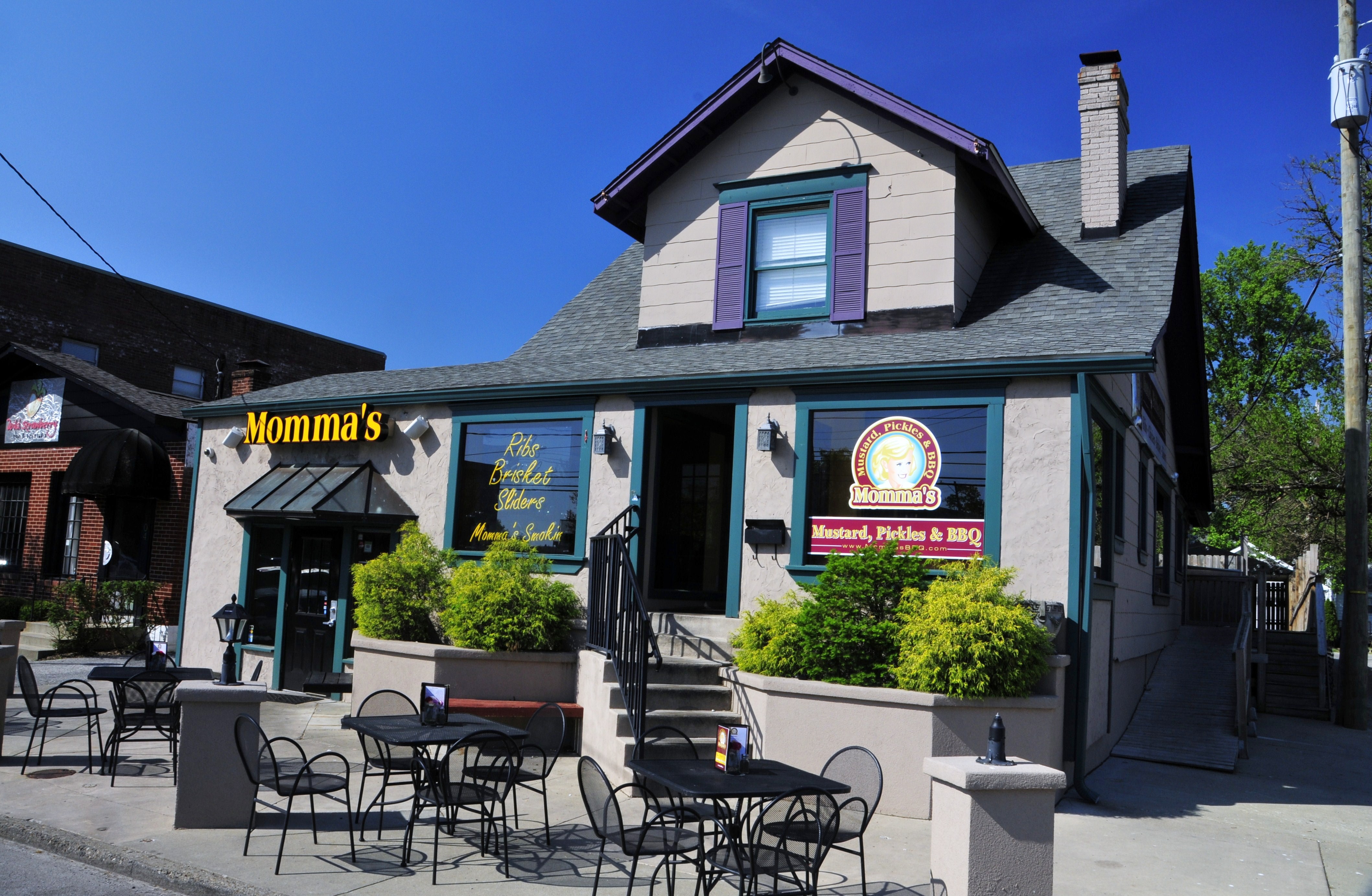 Momma's Mustard, Pickles & BBQ St. Matthews in St. Matthews, Louisville – exterior