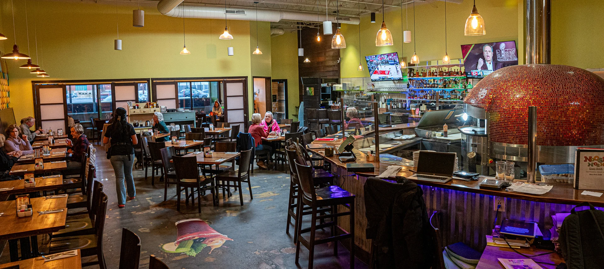 Noosh Nosh in St. Matthews, Louisville – interior