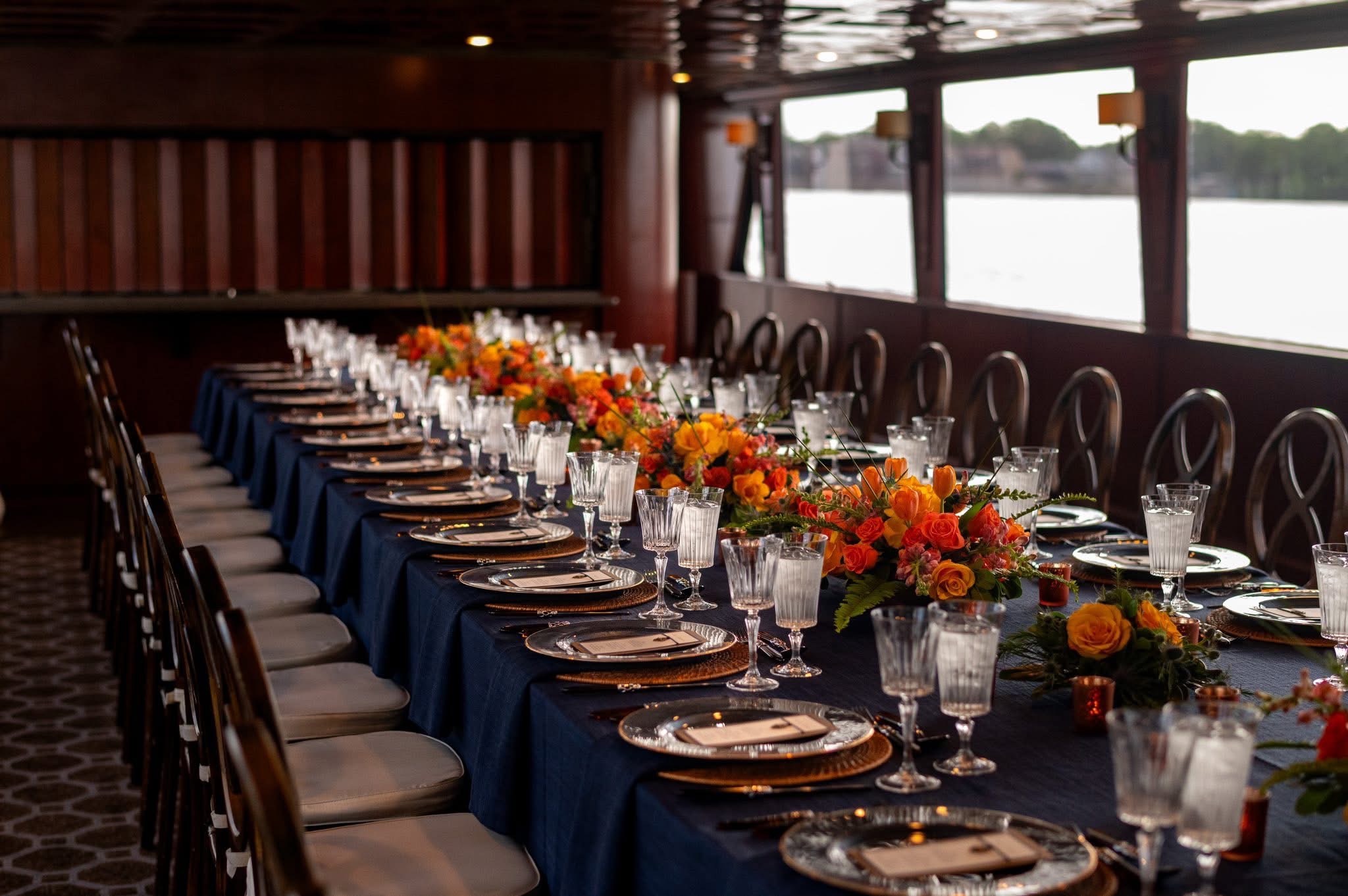 Captain's Quarters Riverside Grille in Norton Commons, Louisville – interior
