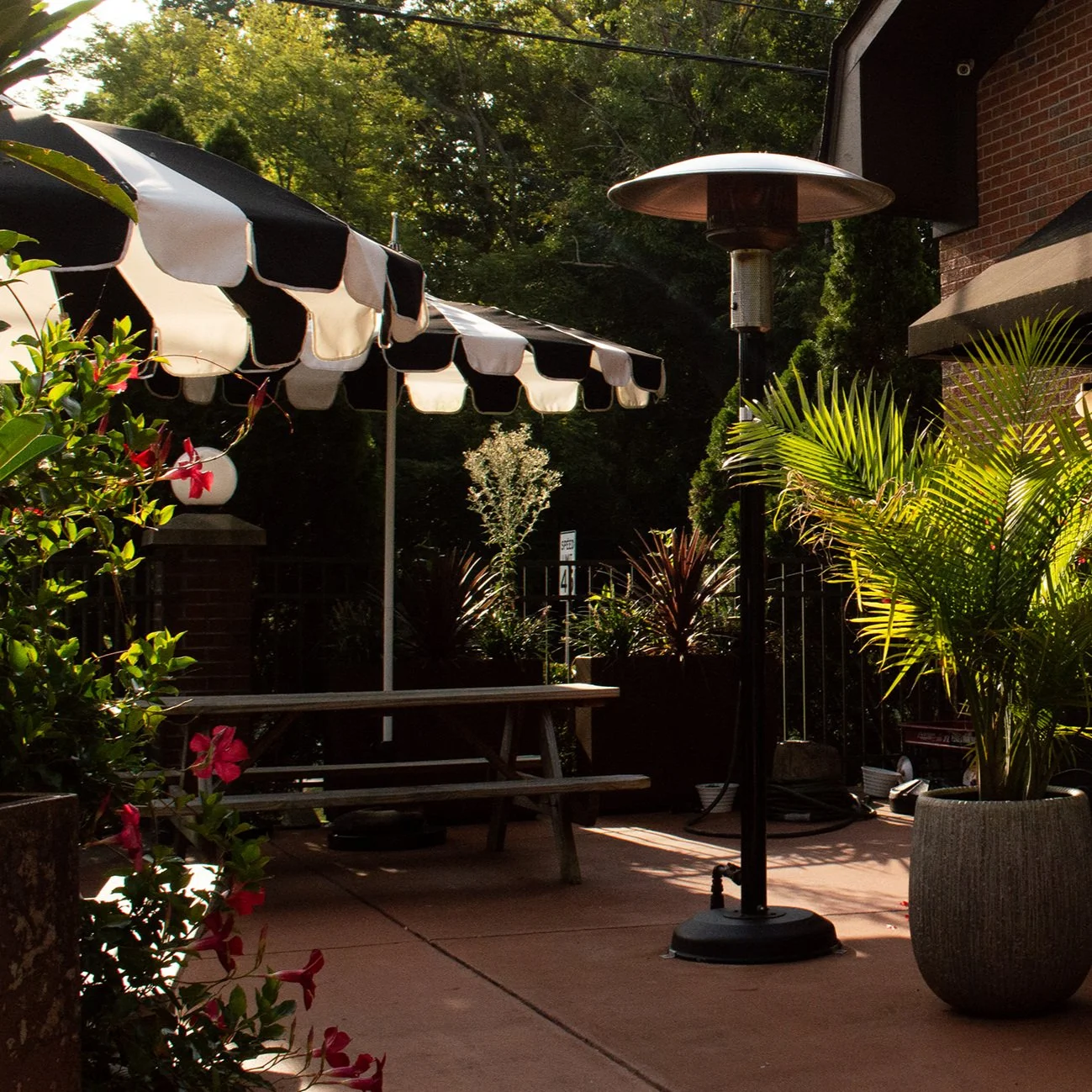 Please & Thank You Café in NuLu, Louisville – exterior