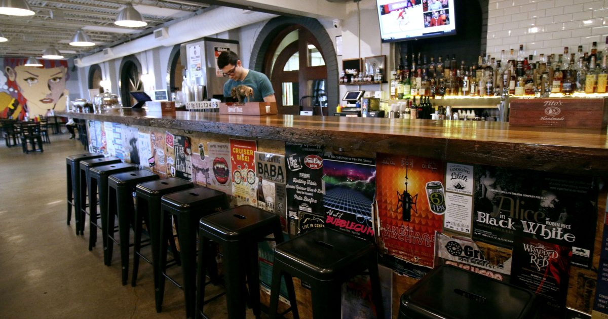 Grind Burger Kitchen in NuLu, Louisville – interior