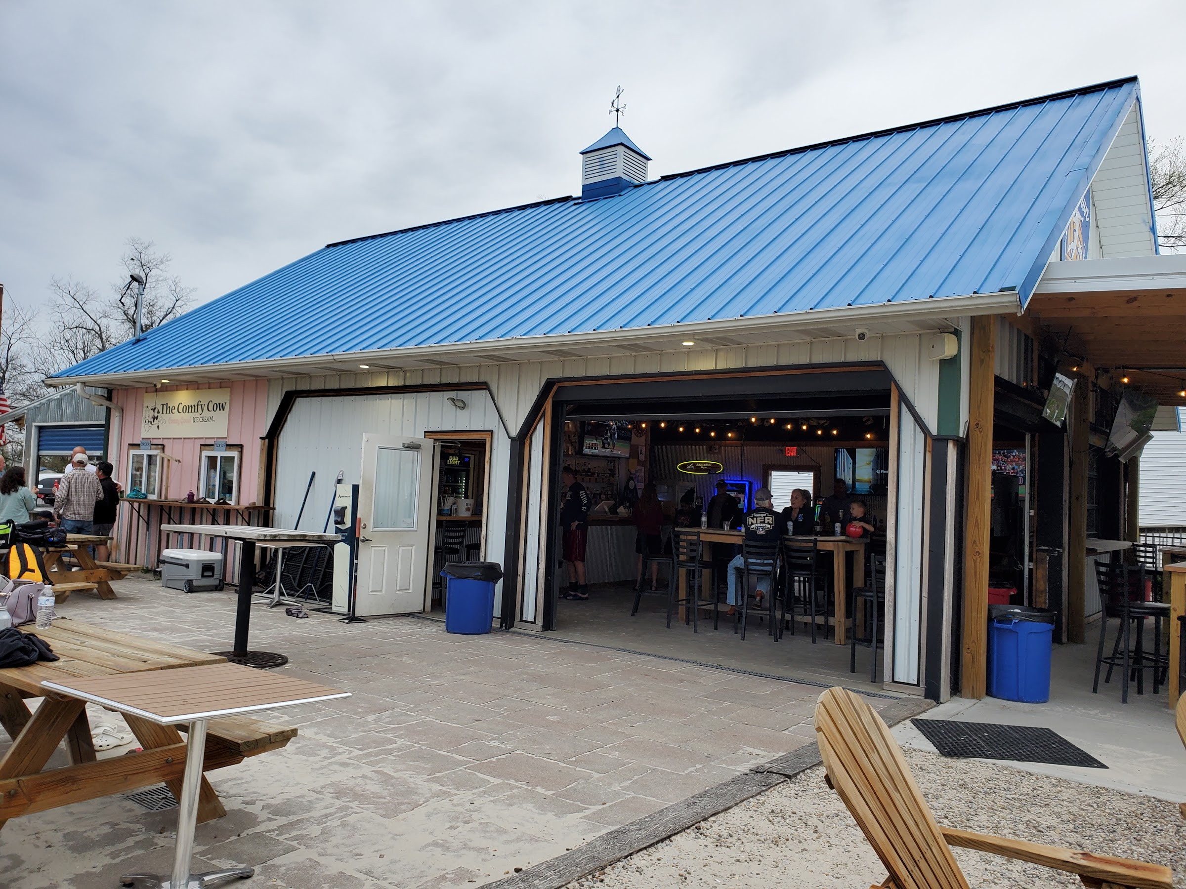J-Town Beach in Jeffersontown, Louisville – exterior