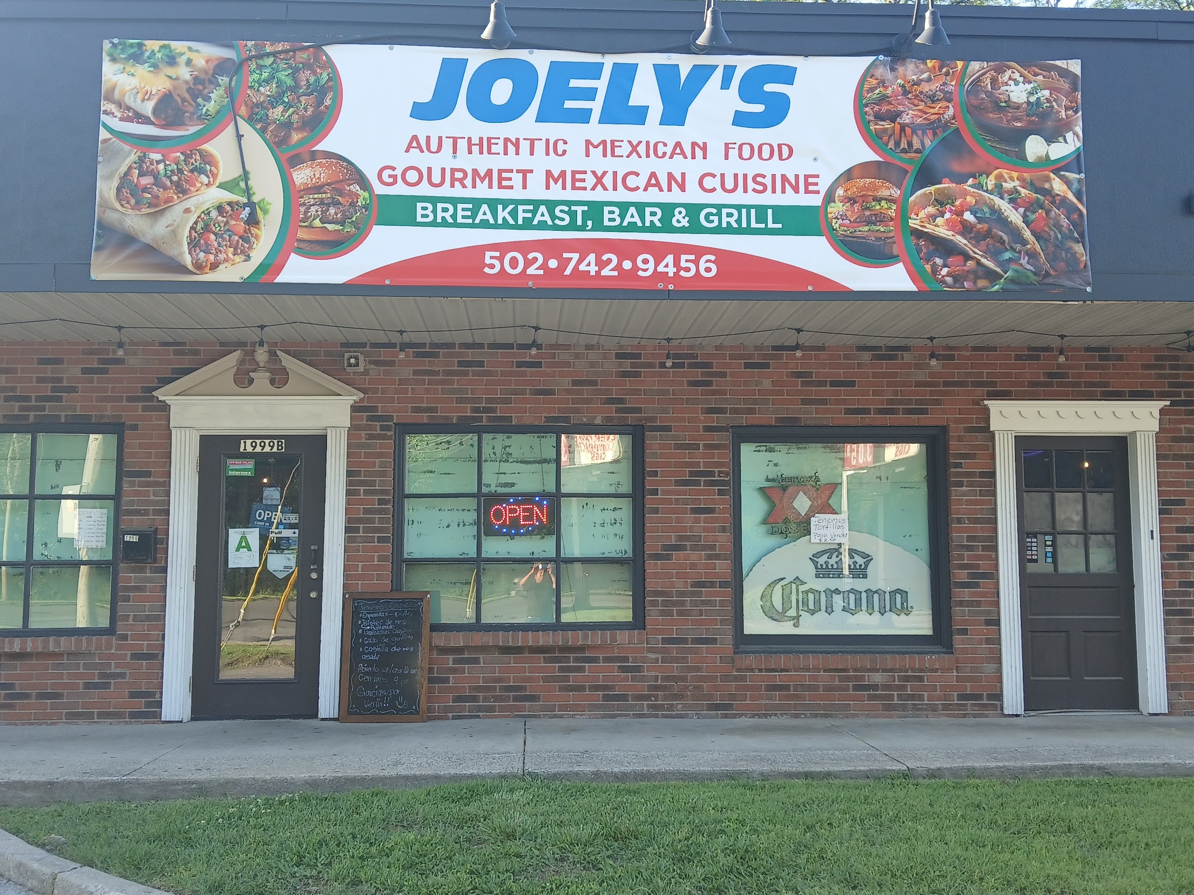 Joely's Bar & Grill in Crescent Hill - Clifton, Louisville – exterior