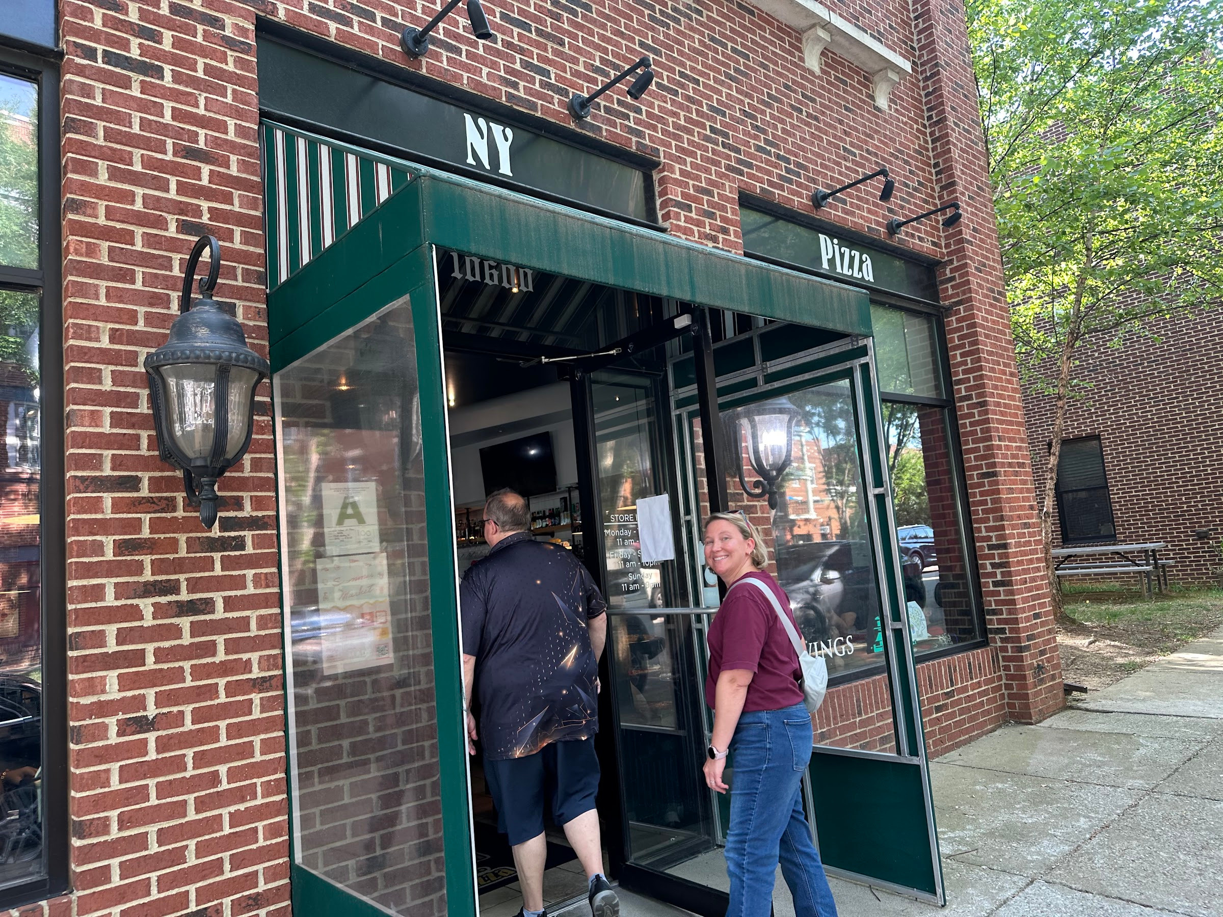 Old School N.Y. Pizza in Norton Commons, Louisville – exterior