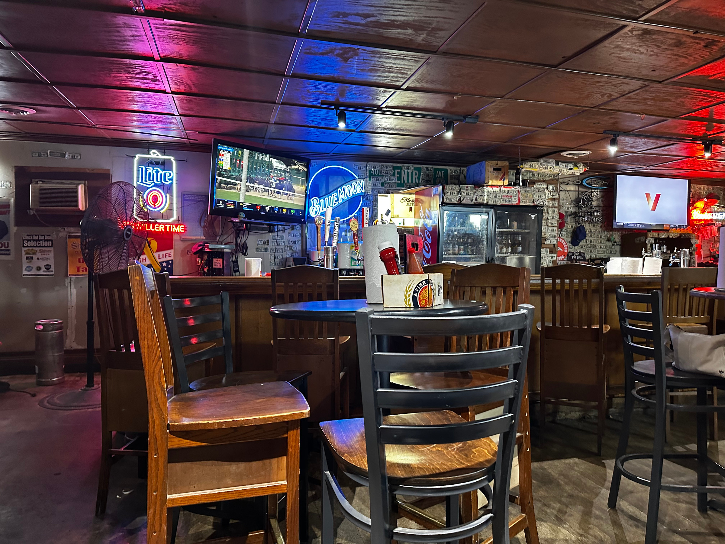 Passtime Fish House in Jeffersontown, Louisville – interior