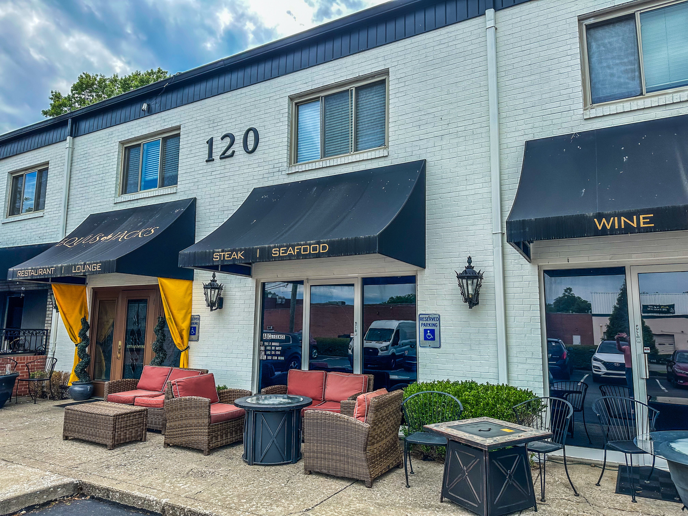 Black Rabbit in St. Matthews, Louisville – exterior