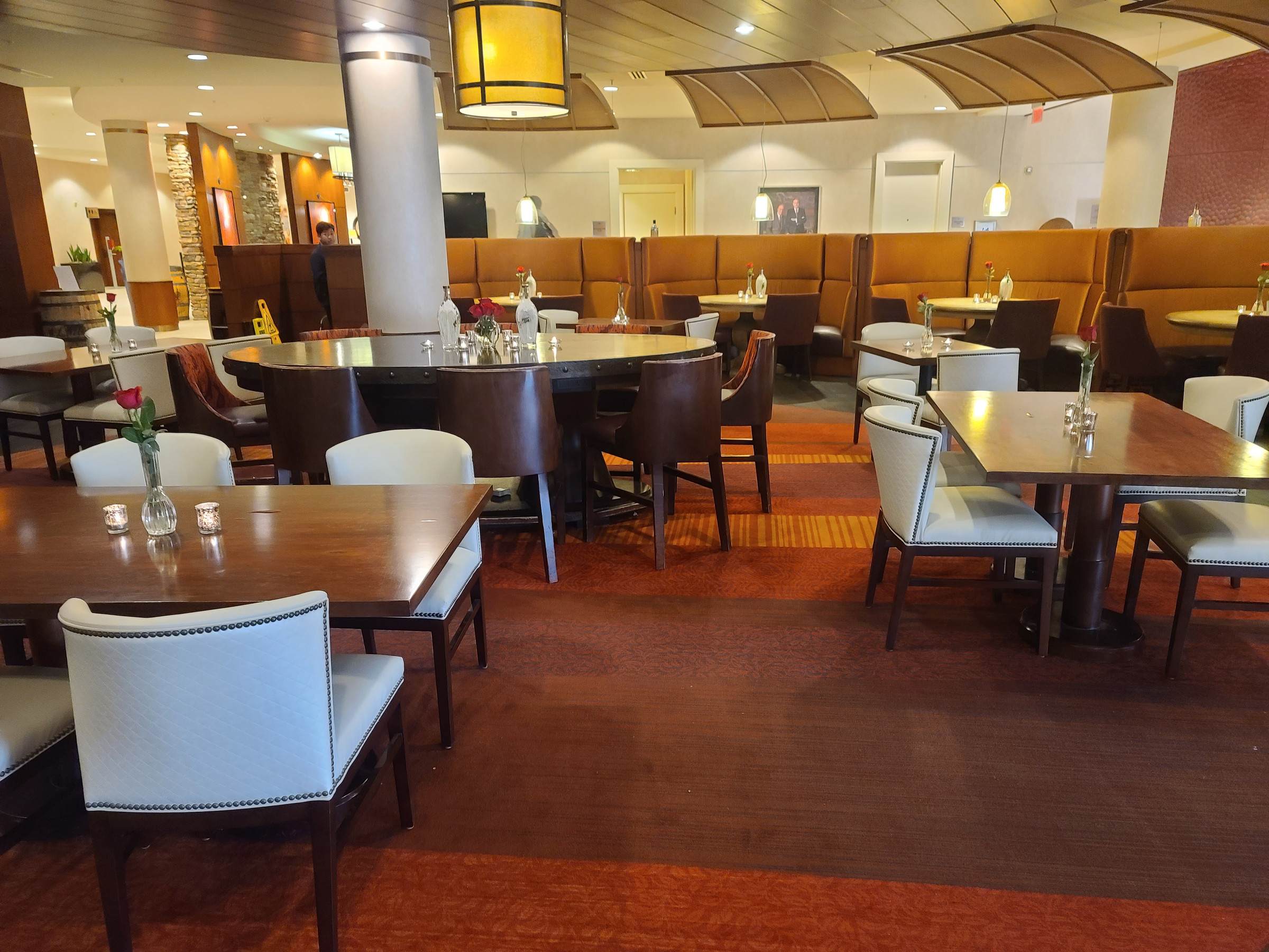 Charr'd Bourbon Kitchen & Lounge in Jeffersontown, Louisville – interior