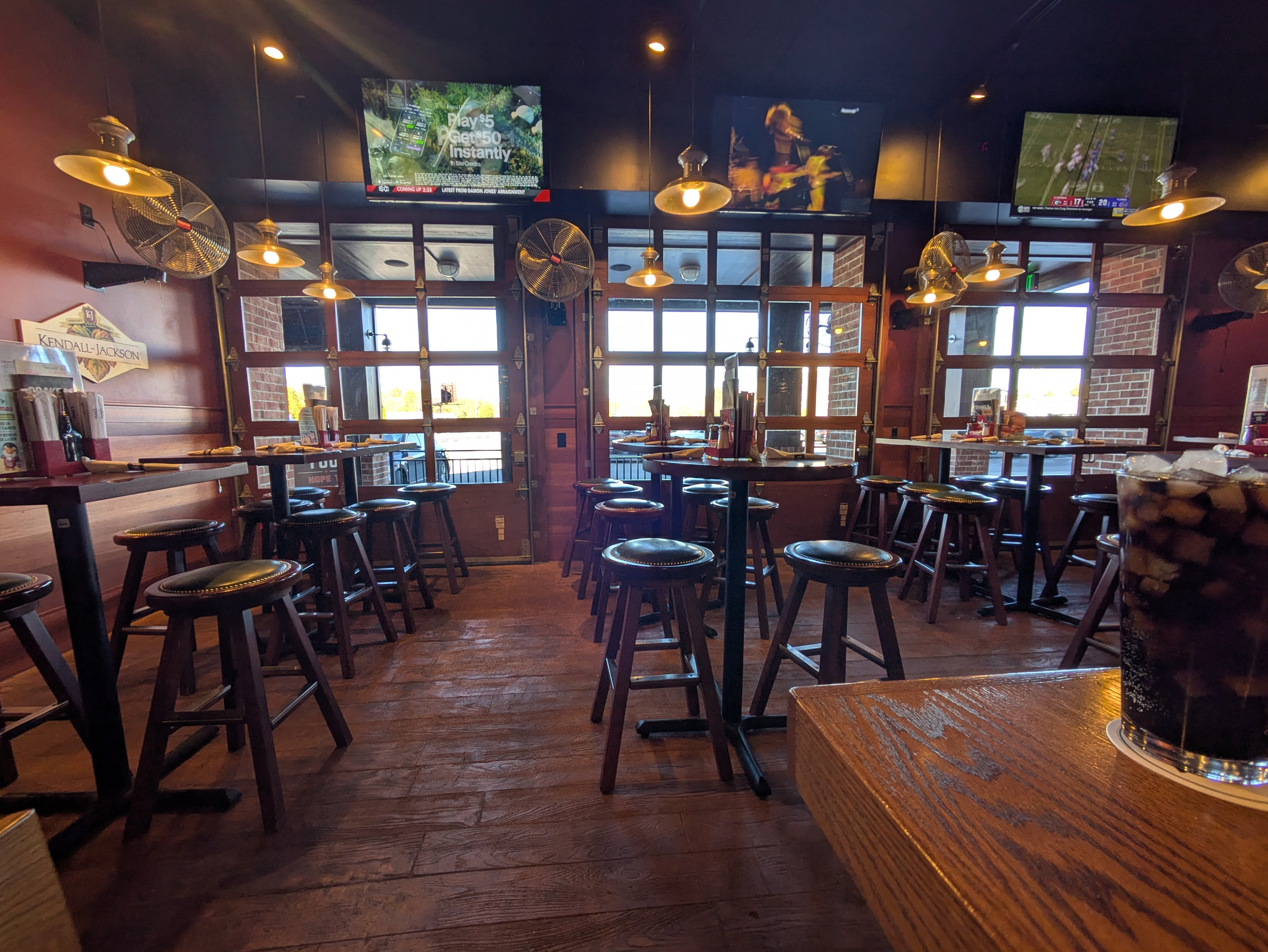 Drake's St. Matthews in St. Matthews, Louisville – interior
