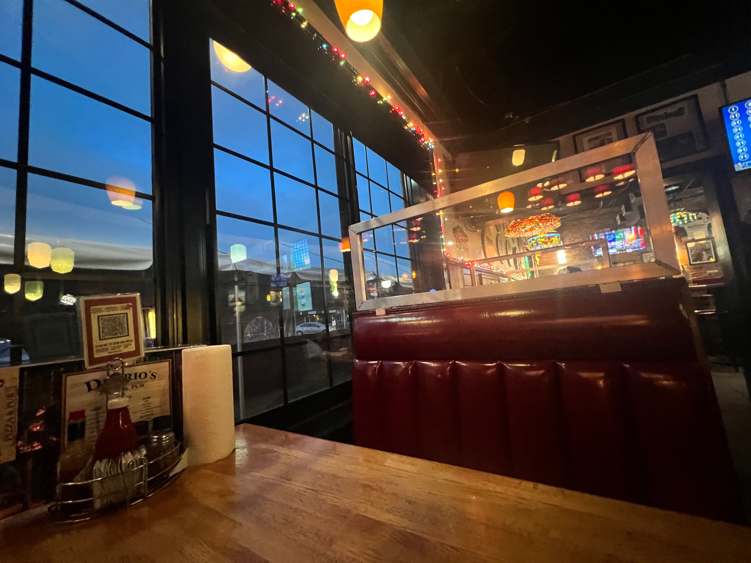 DiOrio's Pizza & Pub in St. Matthews, Louisville – interior
