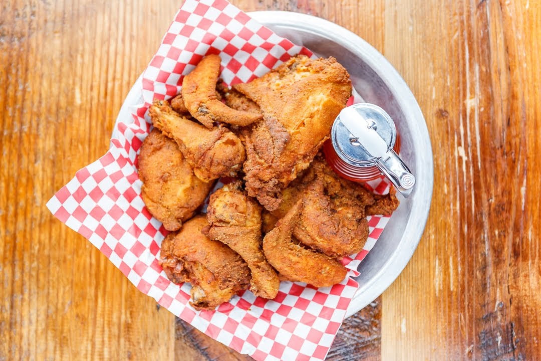 The Eagle Highlands in The Highlands, Louisville – food