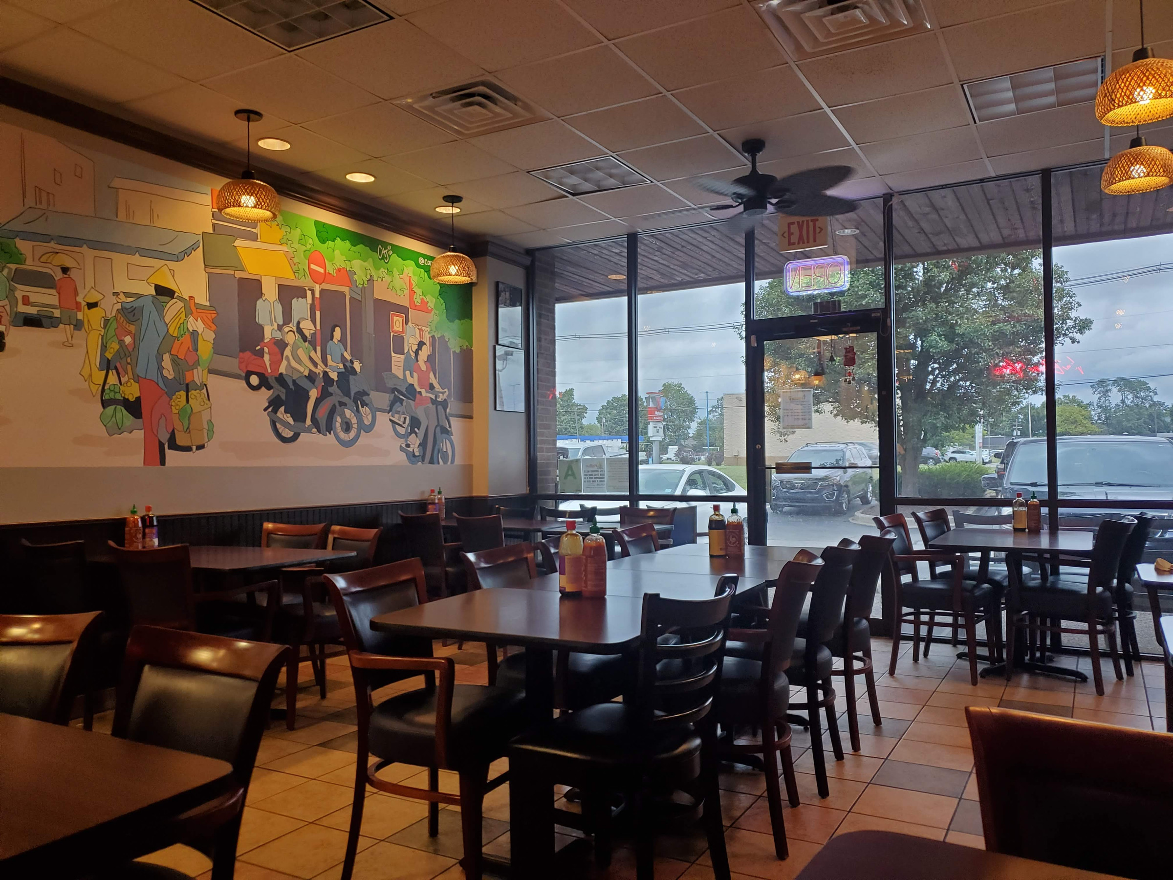 VinBun Vietnamese Bistro in Middletown, Louisville – interior