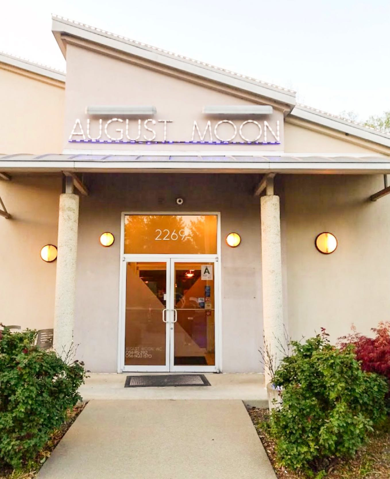 August Moon Chinese Bistro in The Highlands, Louisville – exterior