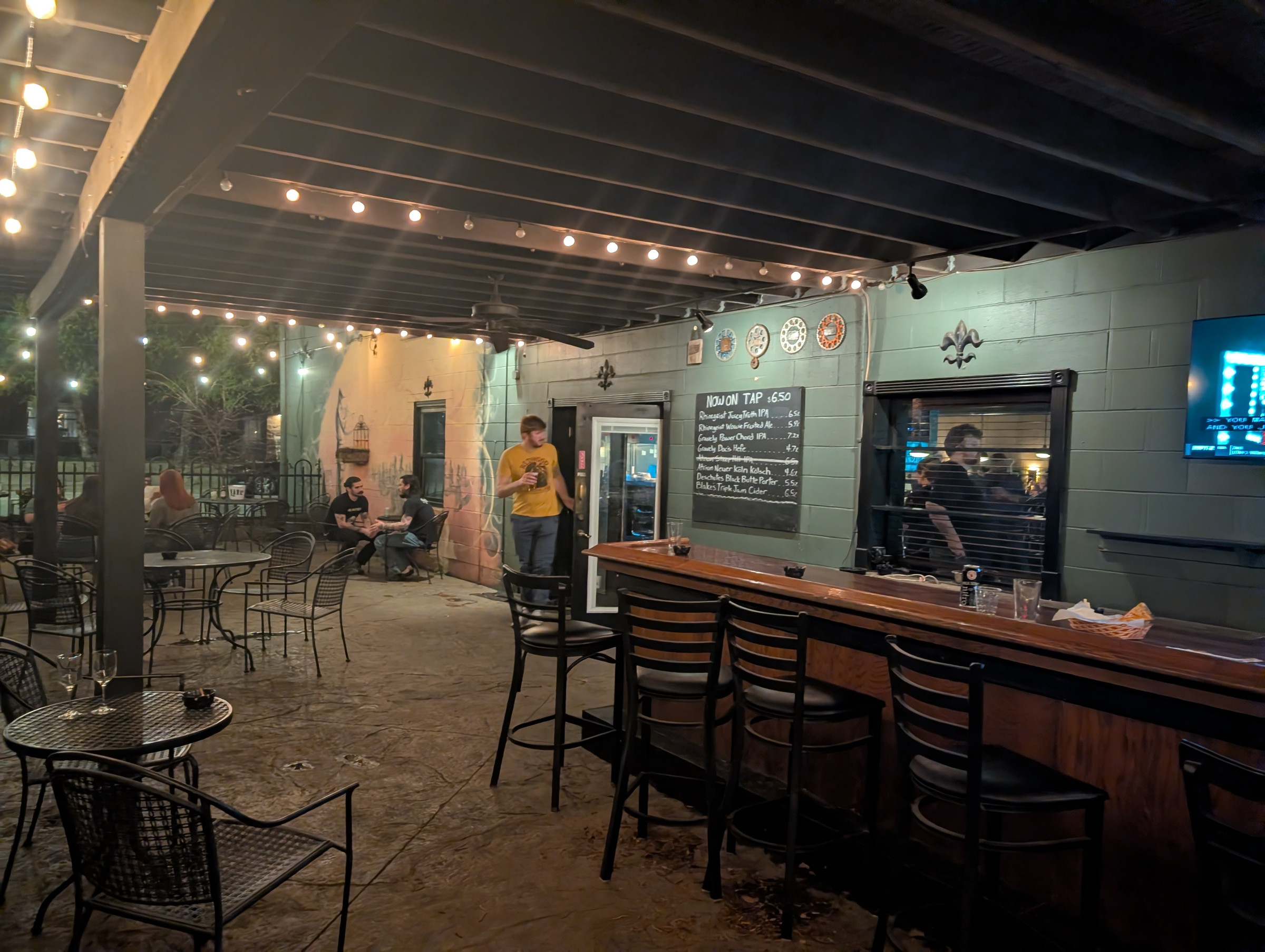 Barret Bar & Grill in Germantown, Louisville – patio