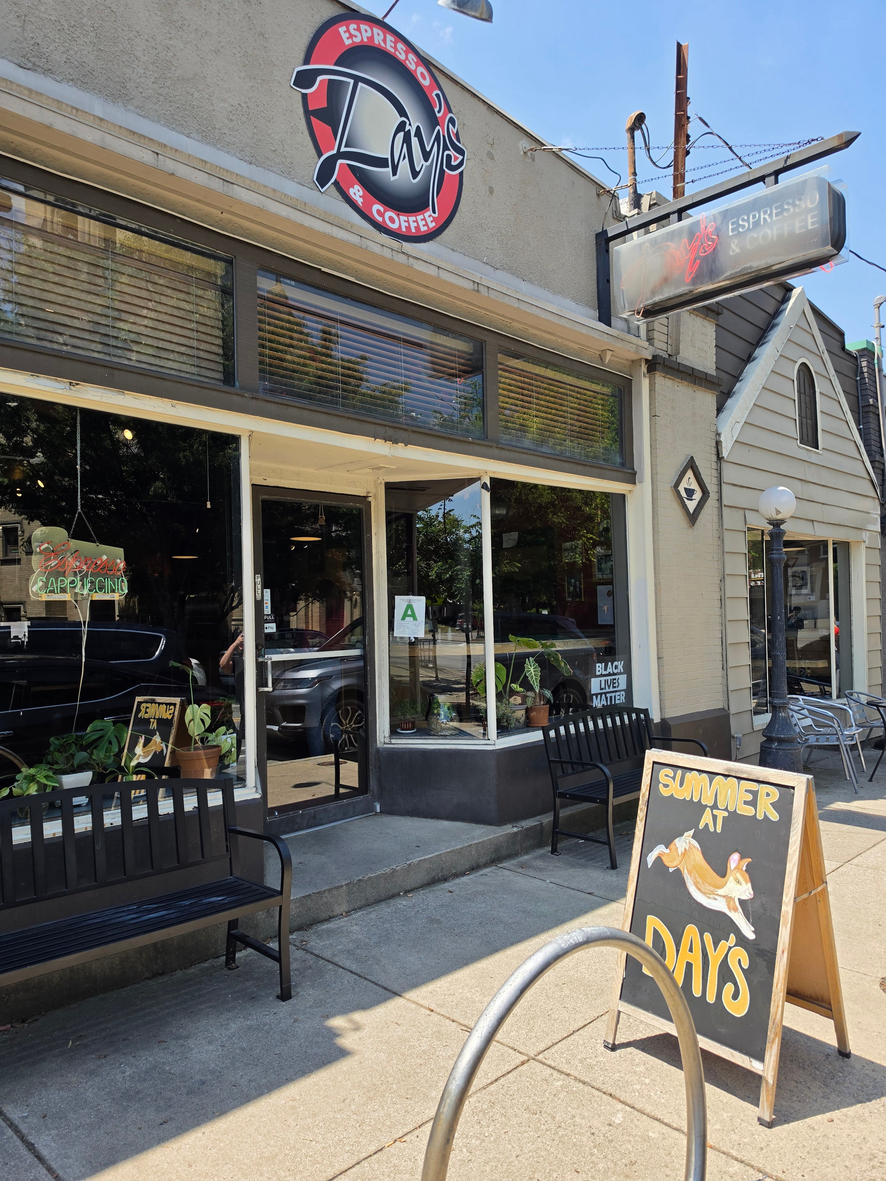 Day's Espresso & Coffee in The Highlands, Louisville – exterior