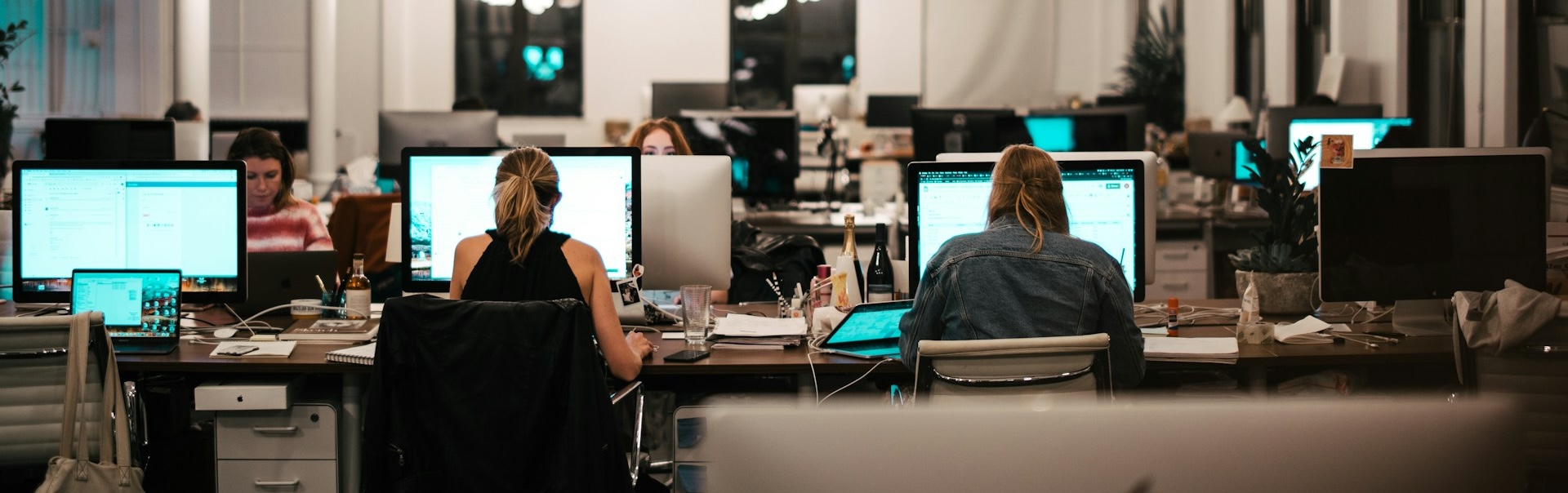 A Complete Guide to Employee Stipends: 14 Ideas With Tips and Best Practices