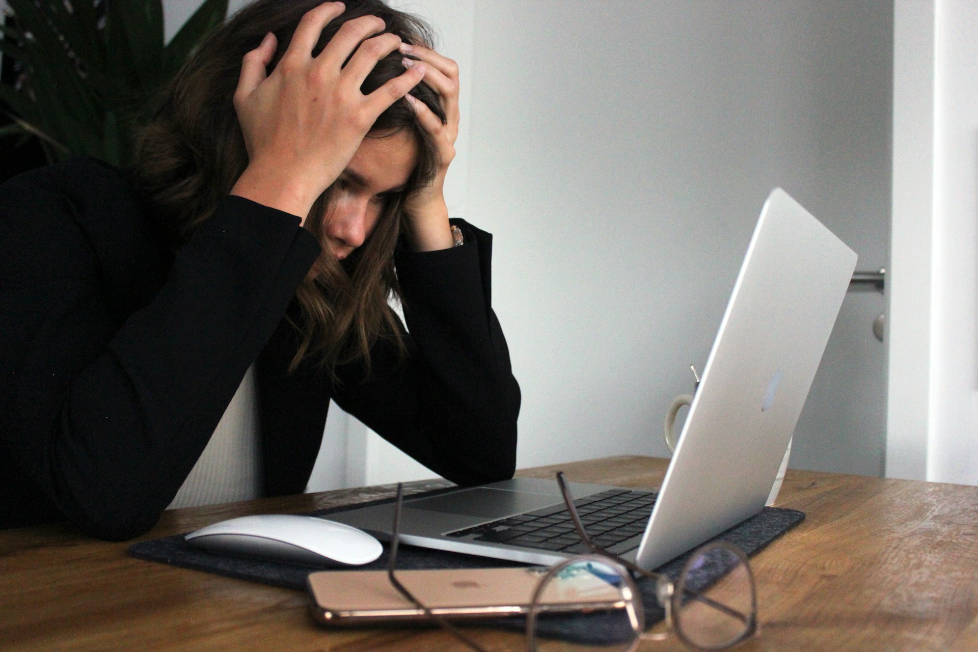 How to Help Employees With Burnout: 10 Facts and 10 Practical Strategies for Managers 