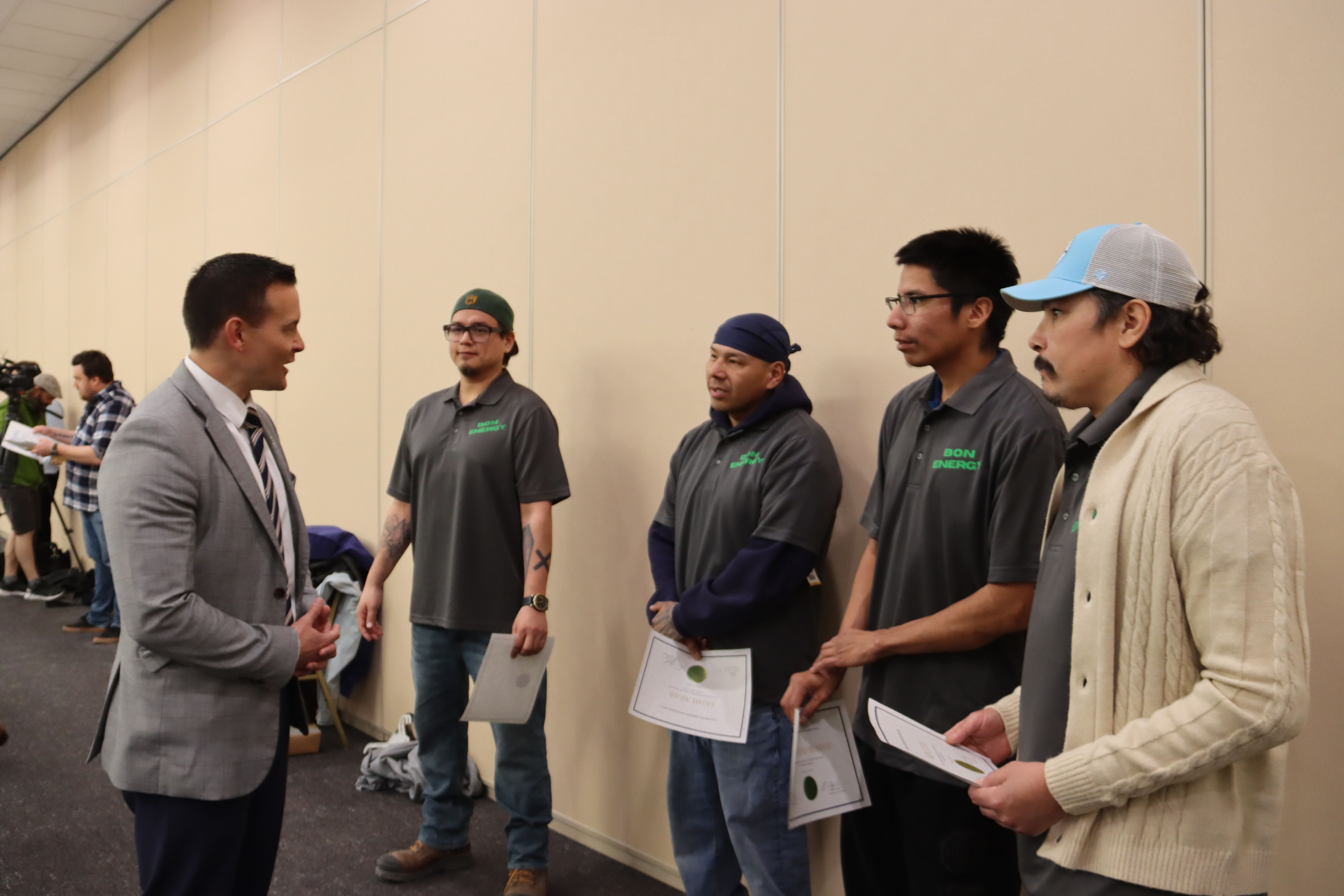 Minister greets members of Brokenhead Ojibway Nation