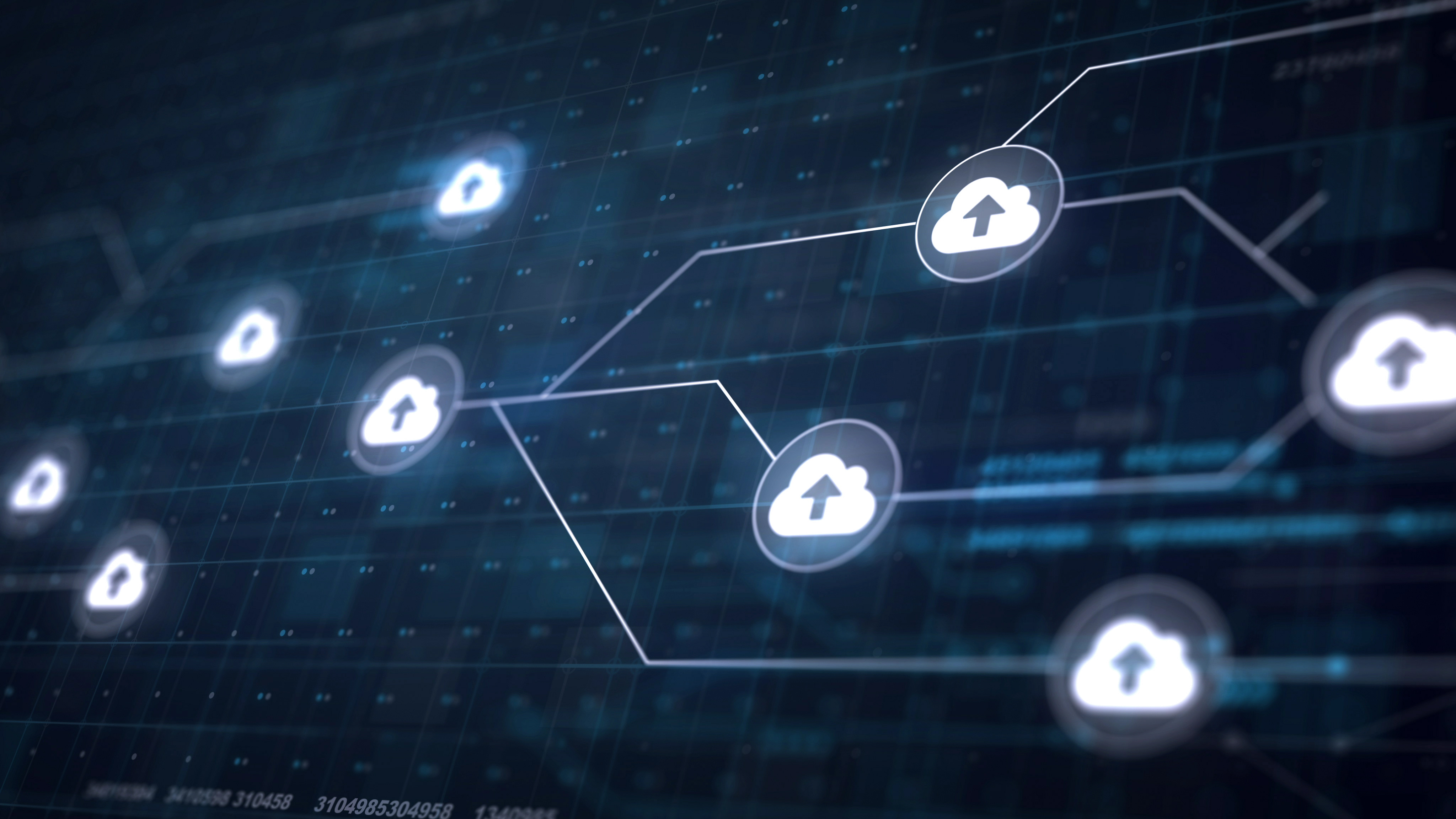 Ilustração digital de rede de computação em nuvem com ícones de upload conectados por circuitos integrados sobre fundo azul tecnológico, representando infraestrutura cloud escalável e segurança de dados.