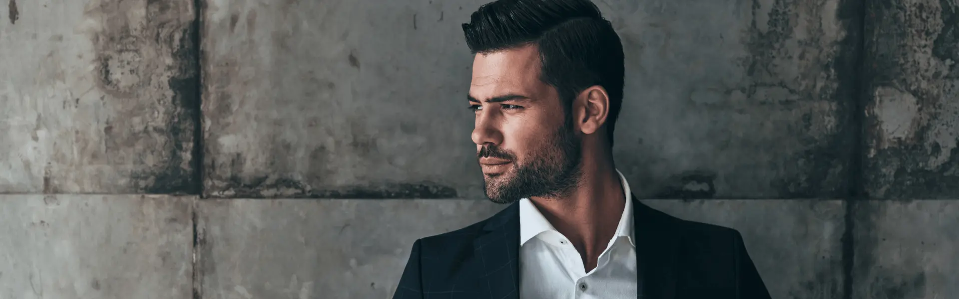 A man in a suit and a white shirt