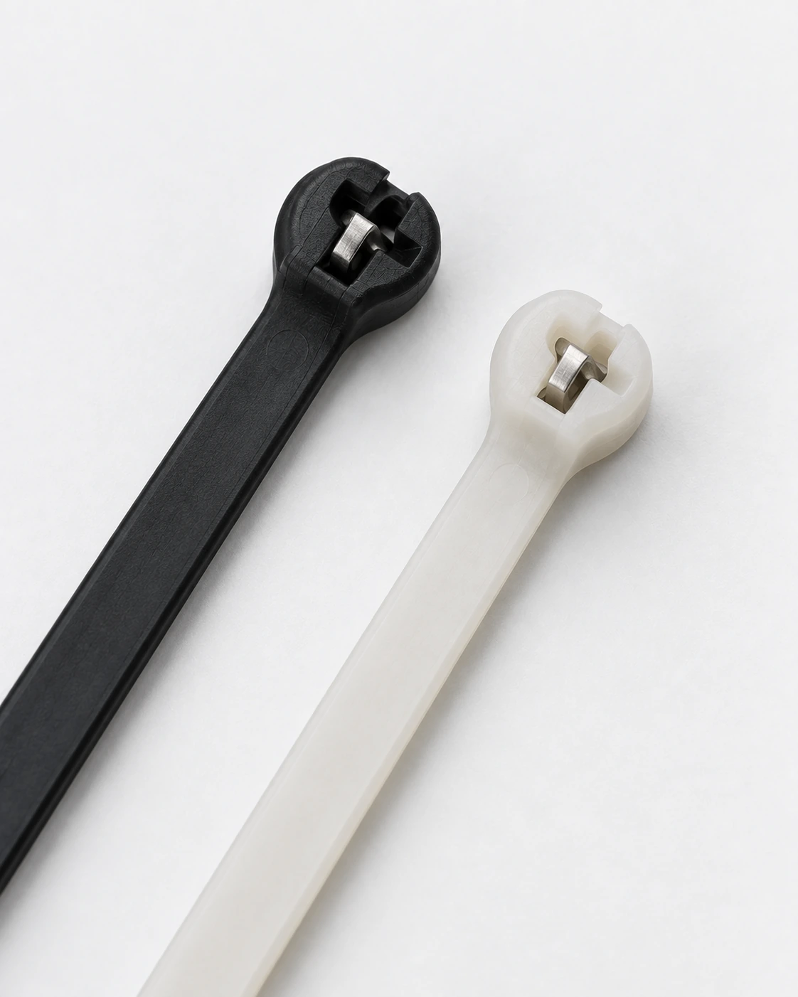 Black and natural steel-locking barb cable-tie heads and smooth straps