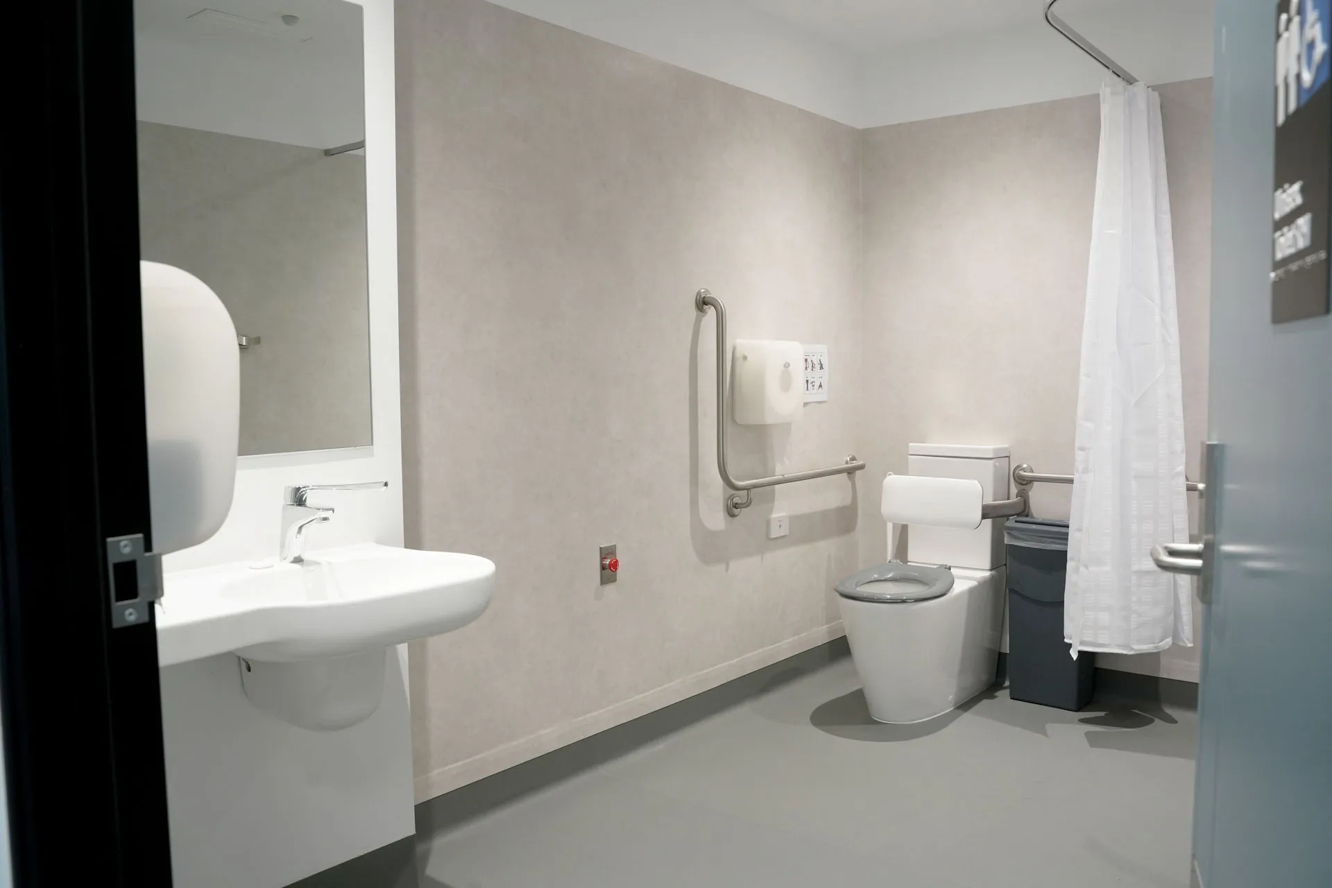 Healthcare facility with seamless commercial vinyl flooring
