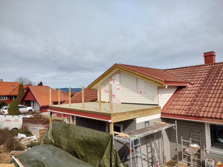 Påbygg under oppføring oppå et eksisterende hus