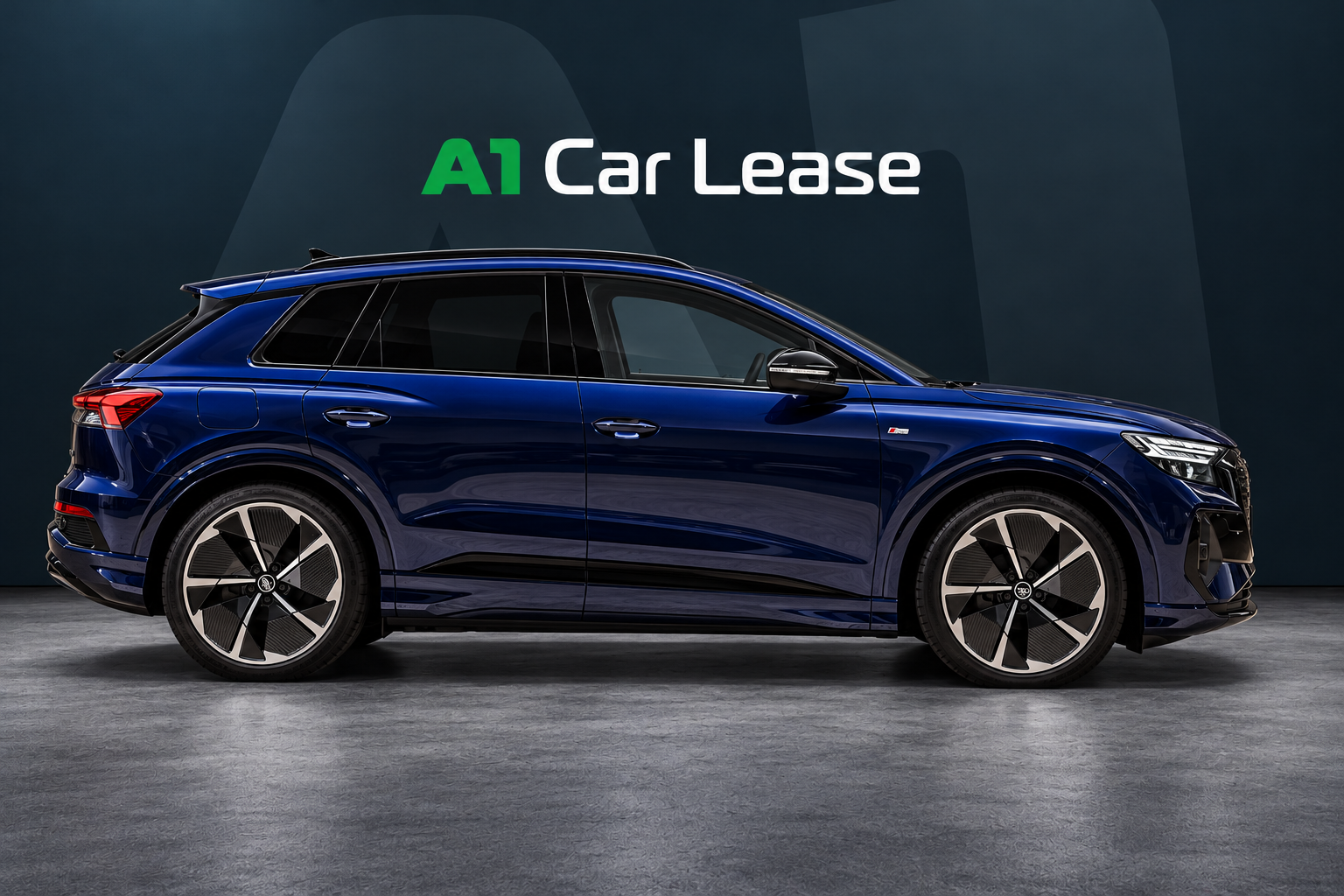 Audi Q4 e-tron 45 quattro S edition Competition Navarrablauw metallic – rechterzijkant – AI-catalogusbeeld