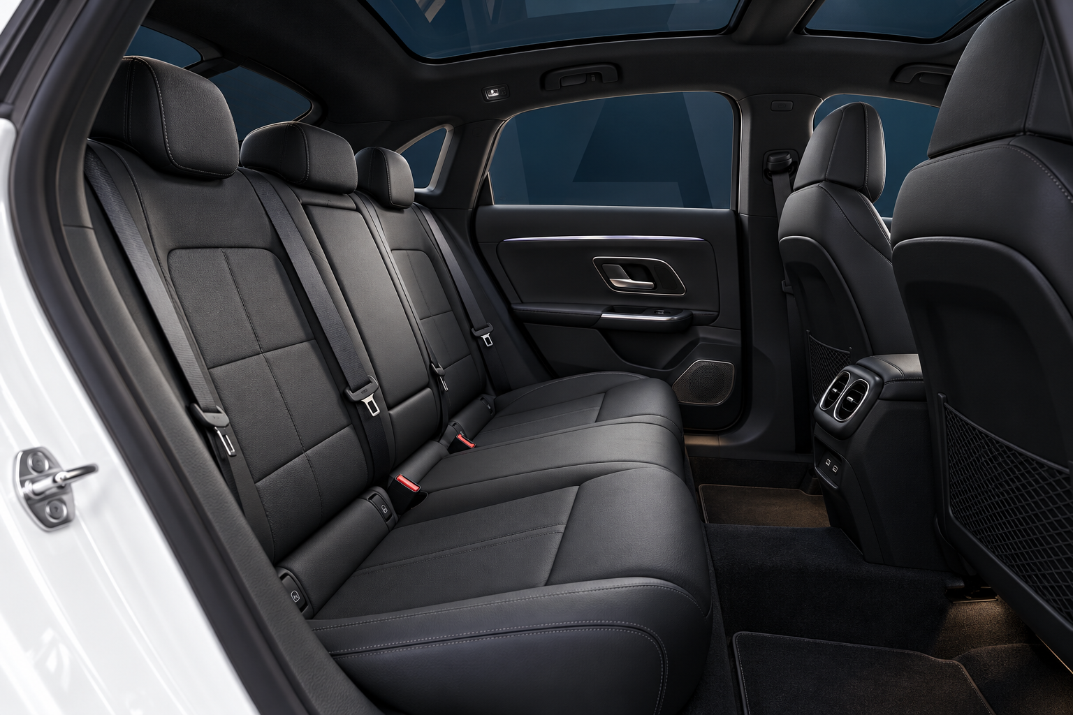 Mercedes-Benz CLA 250+ Luxury Poolwit – achterbank (AI-catalogusbeeld)
