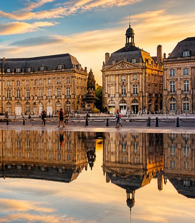 View of Bordeaux, the city where Adrien Dumont supports his clients with social media ads