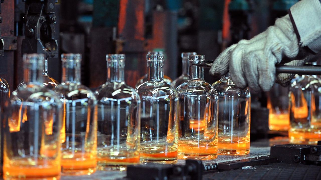 Bouteilles en verre en sortie de chaîne de production