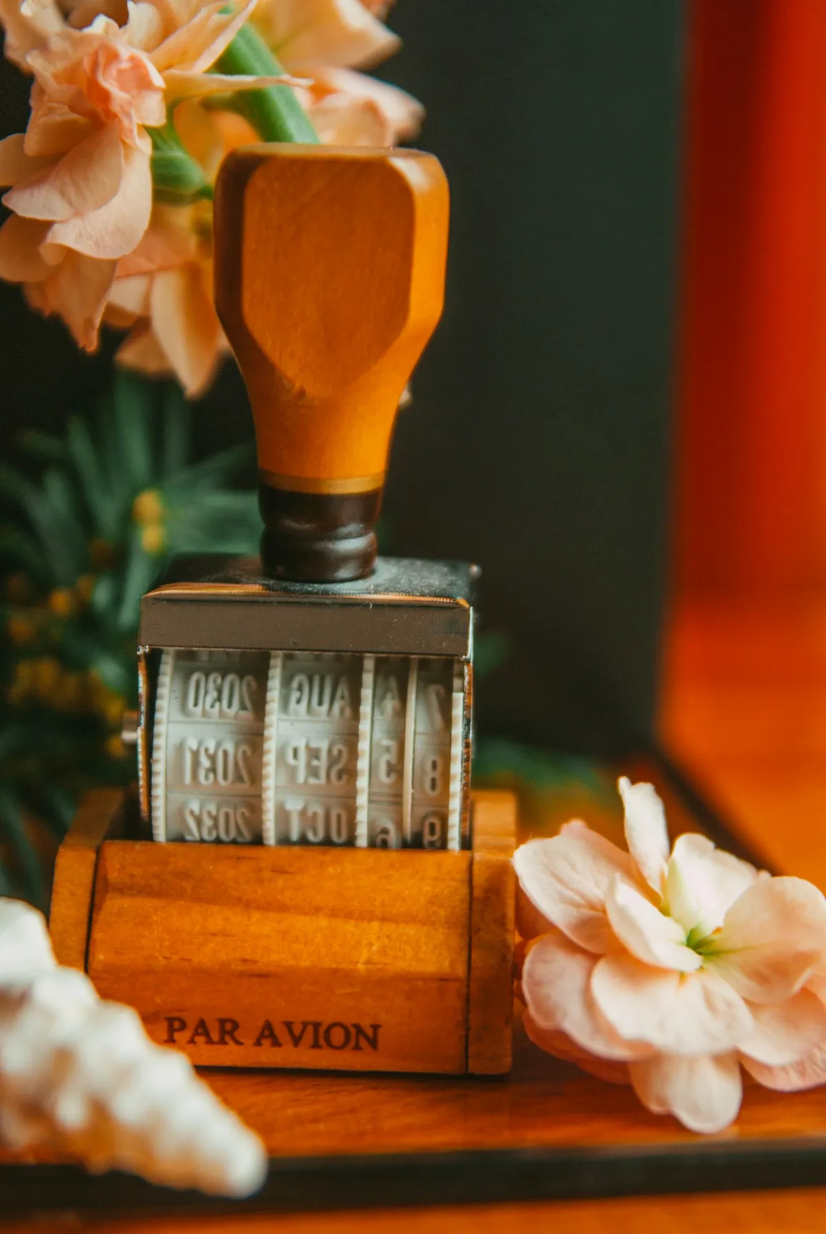 A wooden date stamp