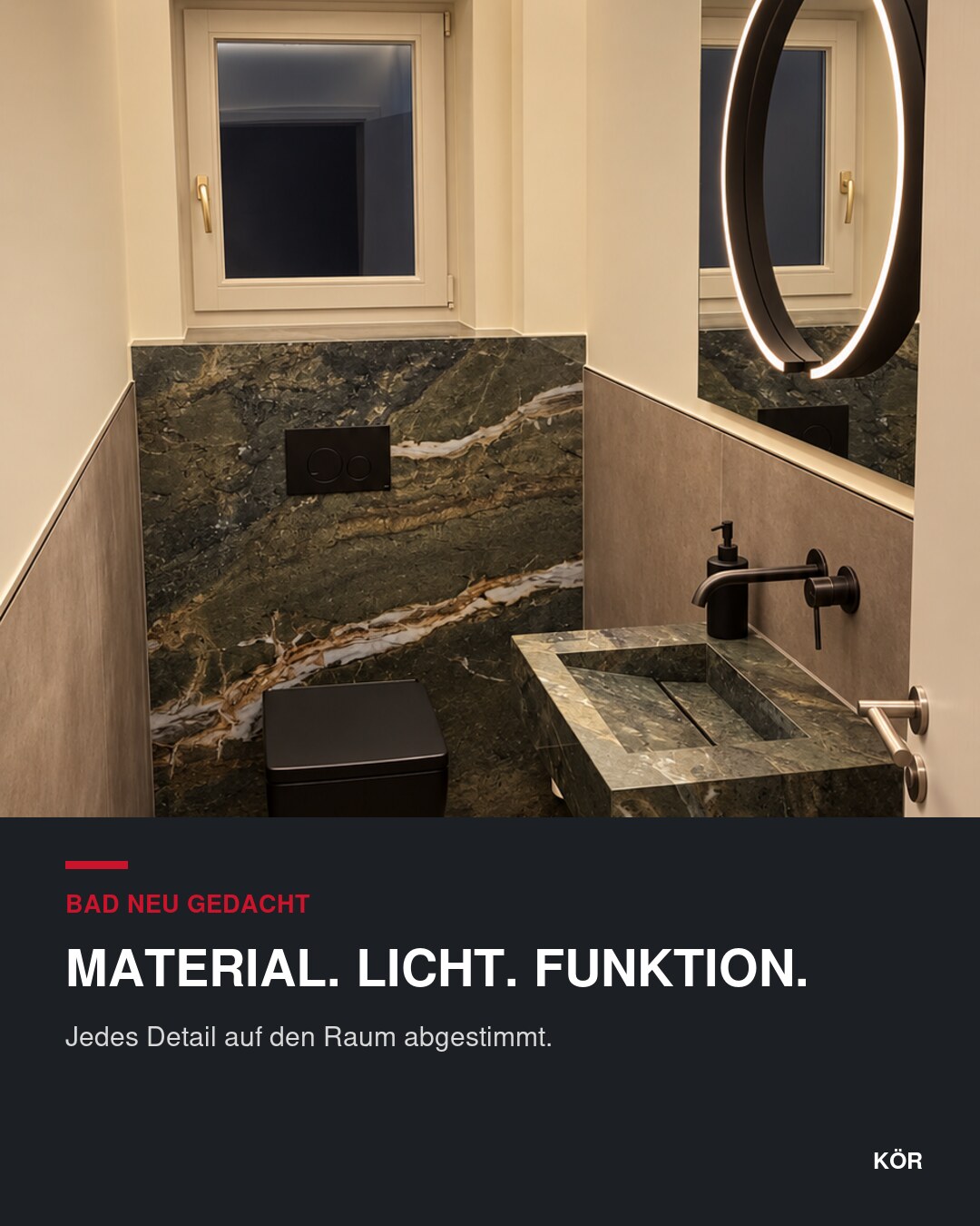 KÖR Badprojekt mit Naturstein, indirektem Licht und Holzlattendecke.