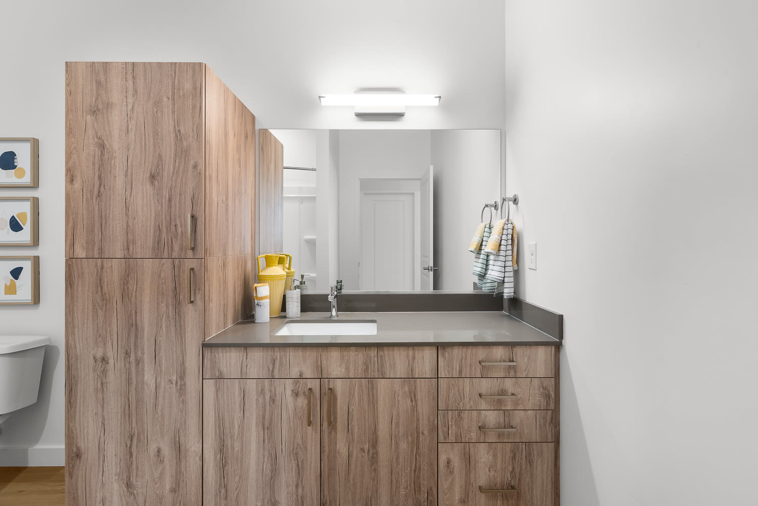 Bathroom sink