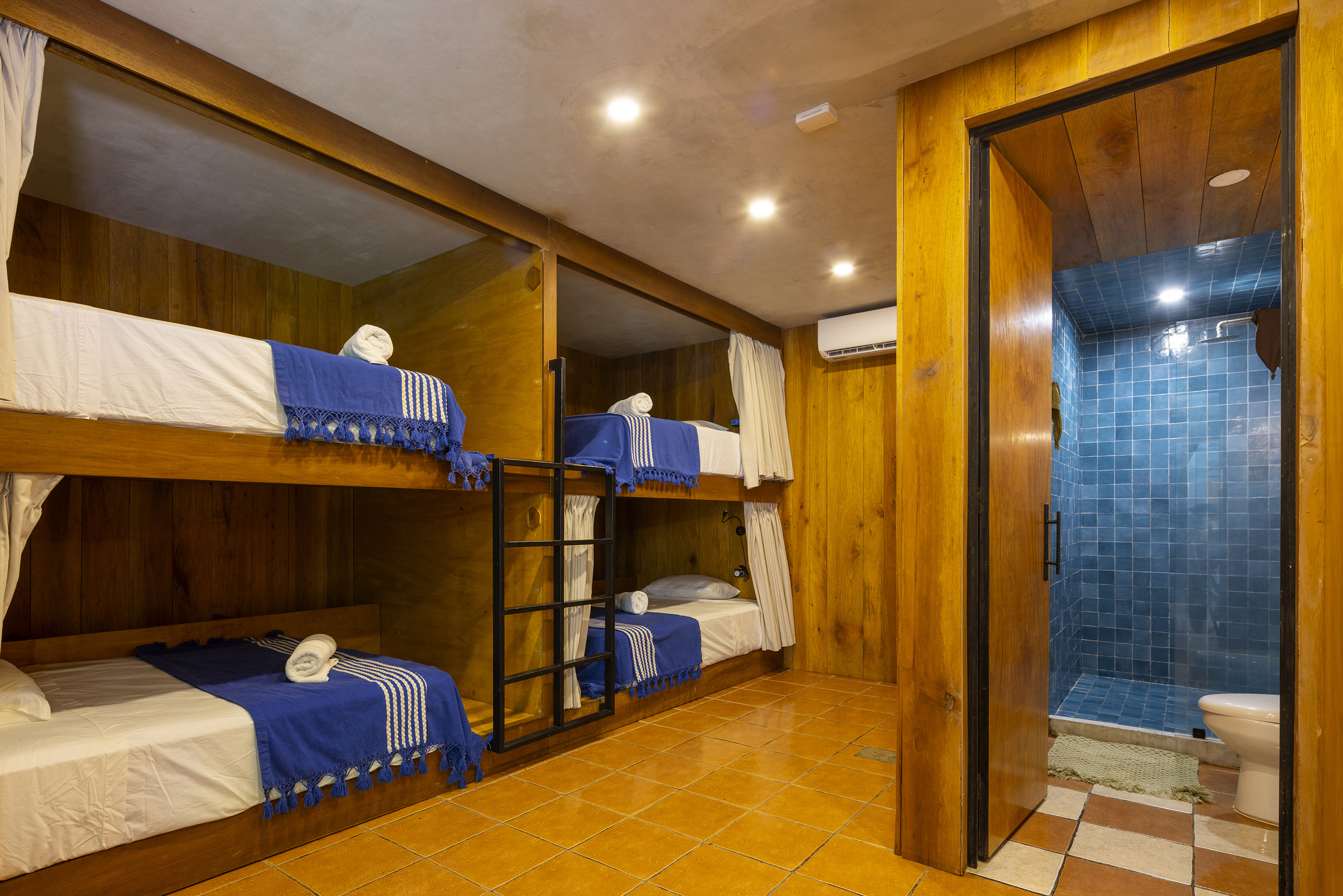 Room gallery image