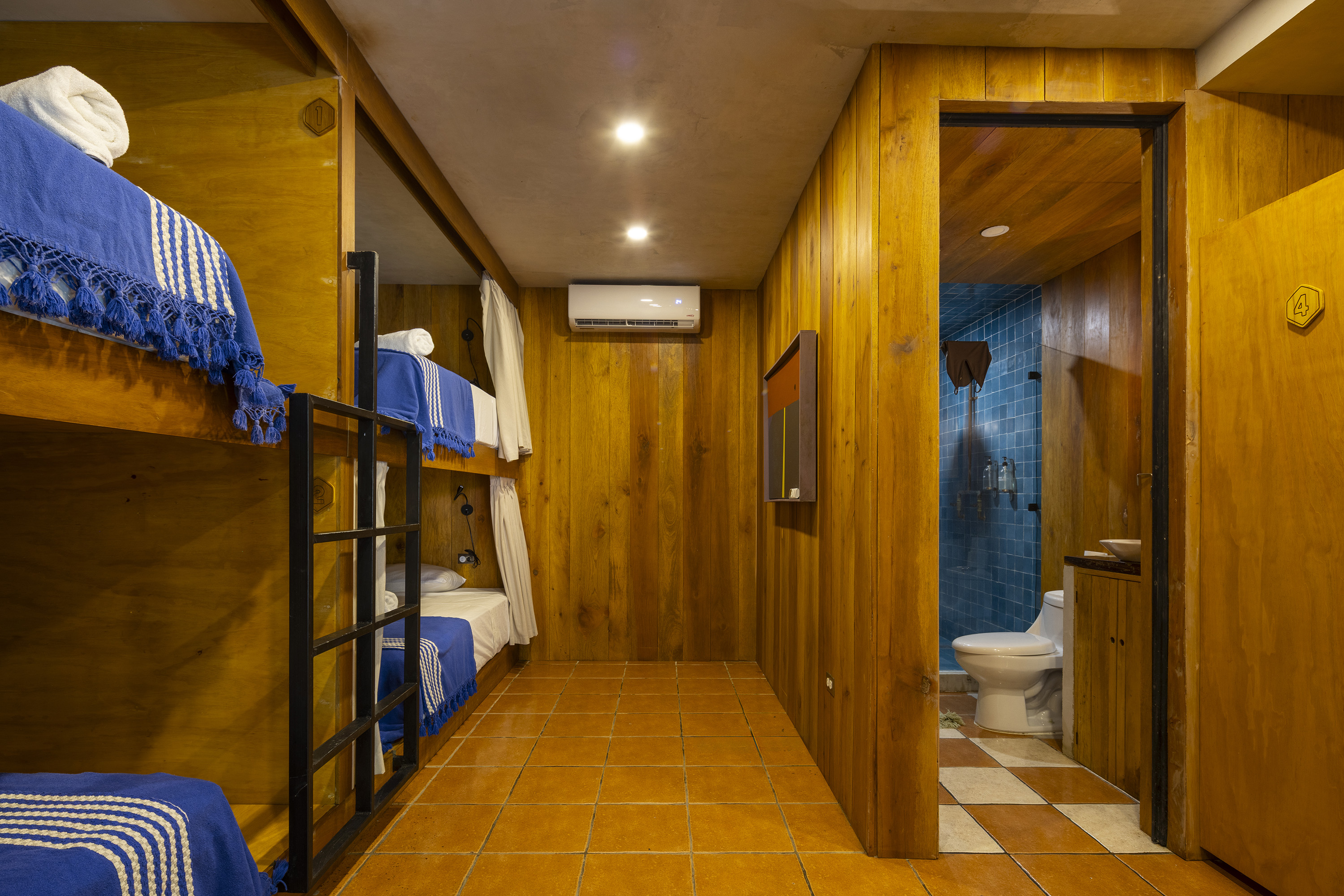 Room gallery image