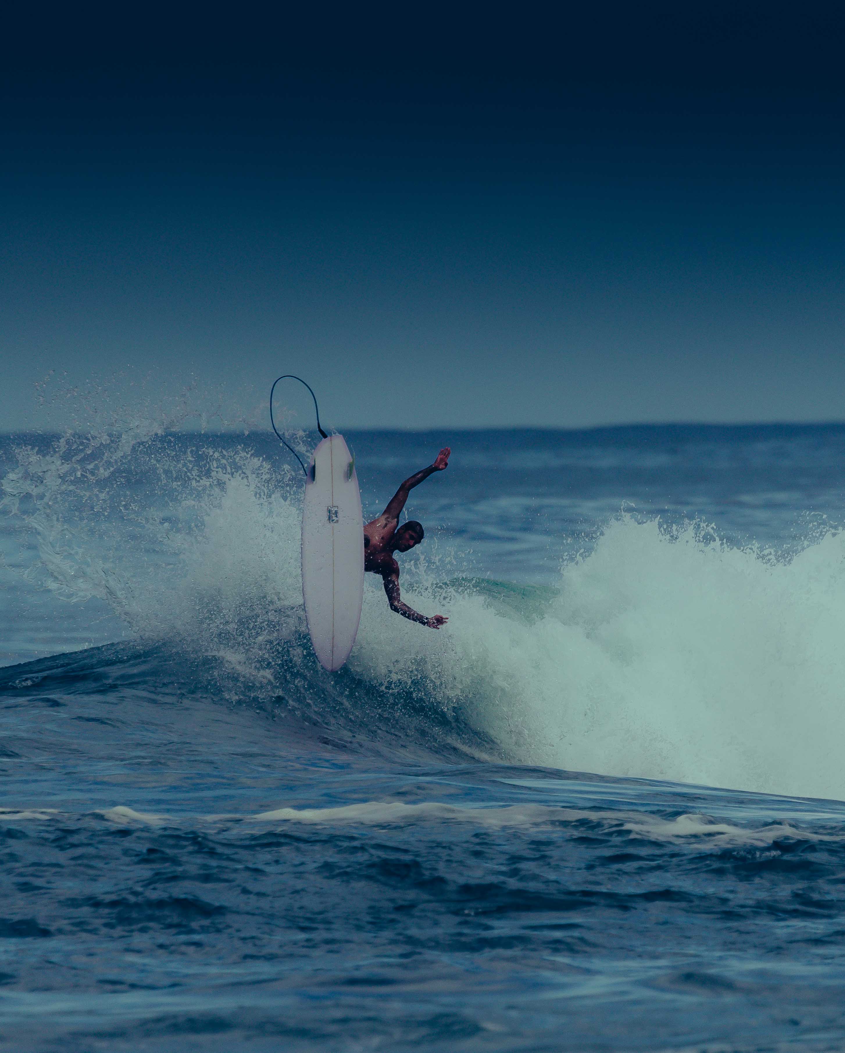 Somos Dos Lovemachine surfboard review in Santa Teresa