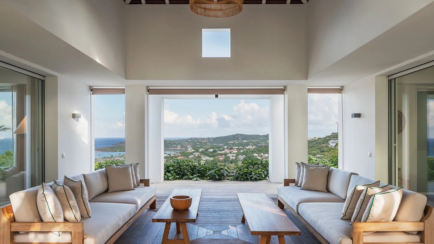 Villa DMJ — salon ouvert sur la vue