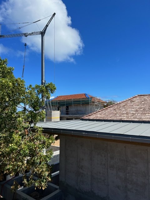 Hôtel LR — les toitures depuis le chantier