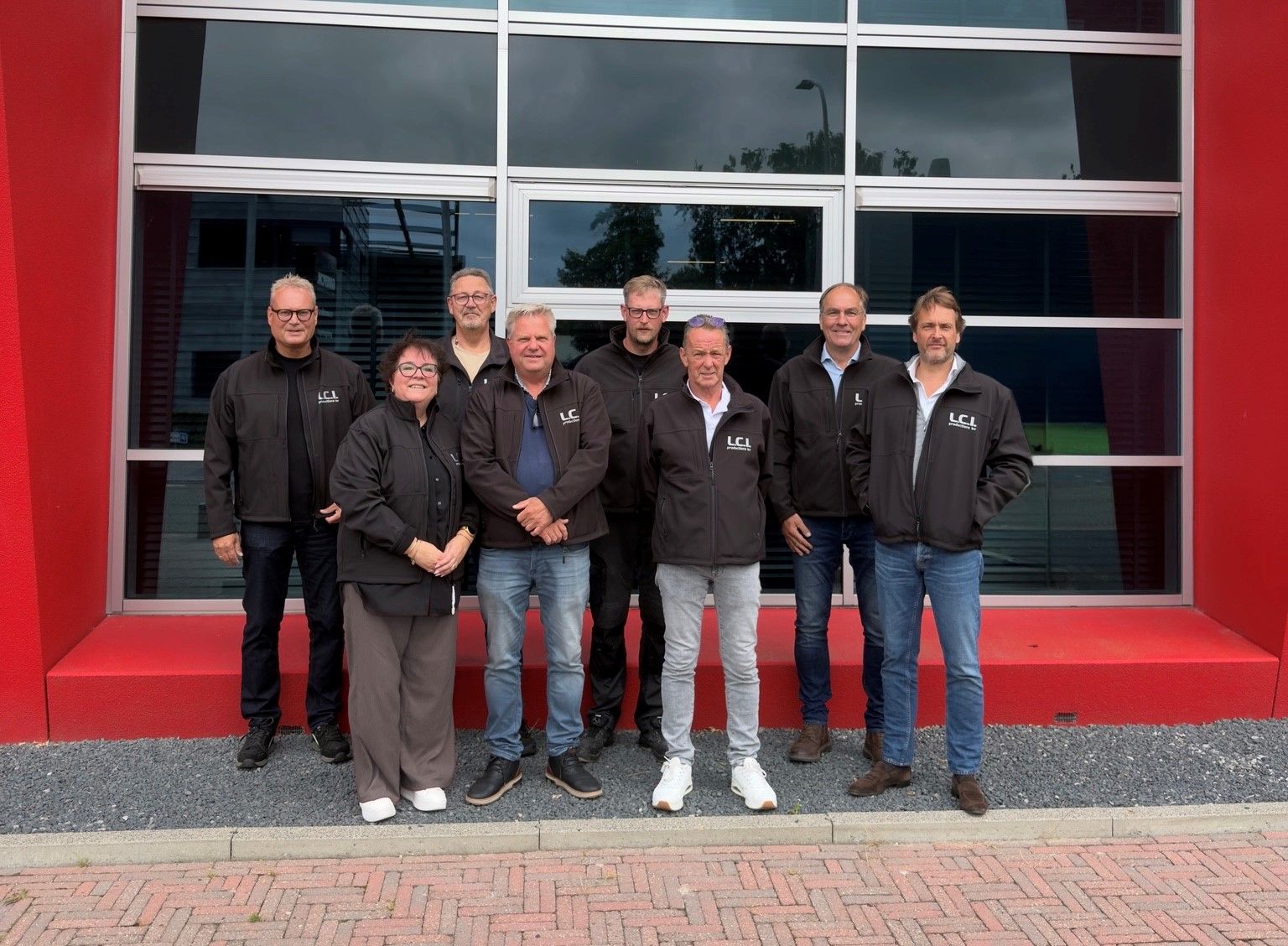 Het team van LCI Productions voor het bedrijfspand