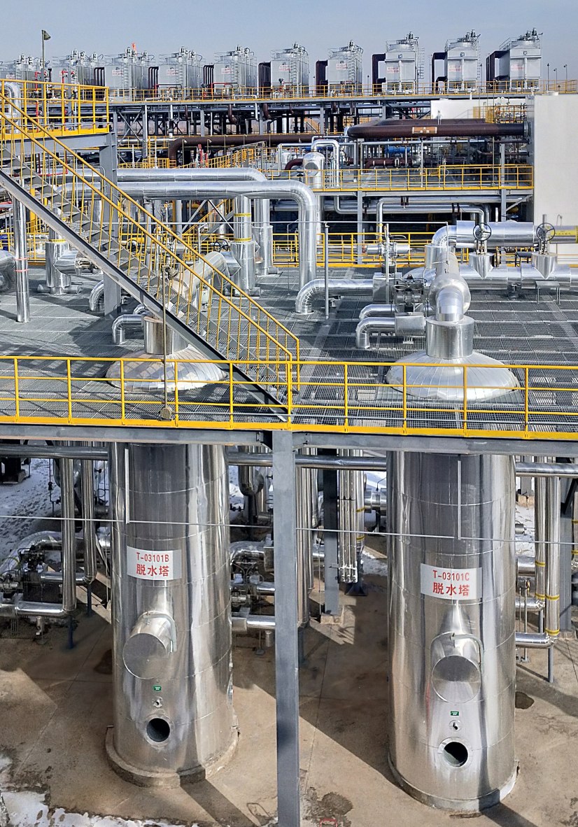 Natural gas dehydration vessels and insulated process pipework