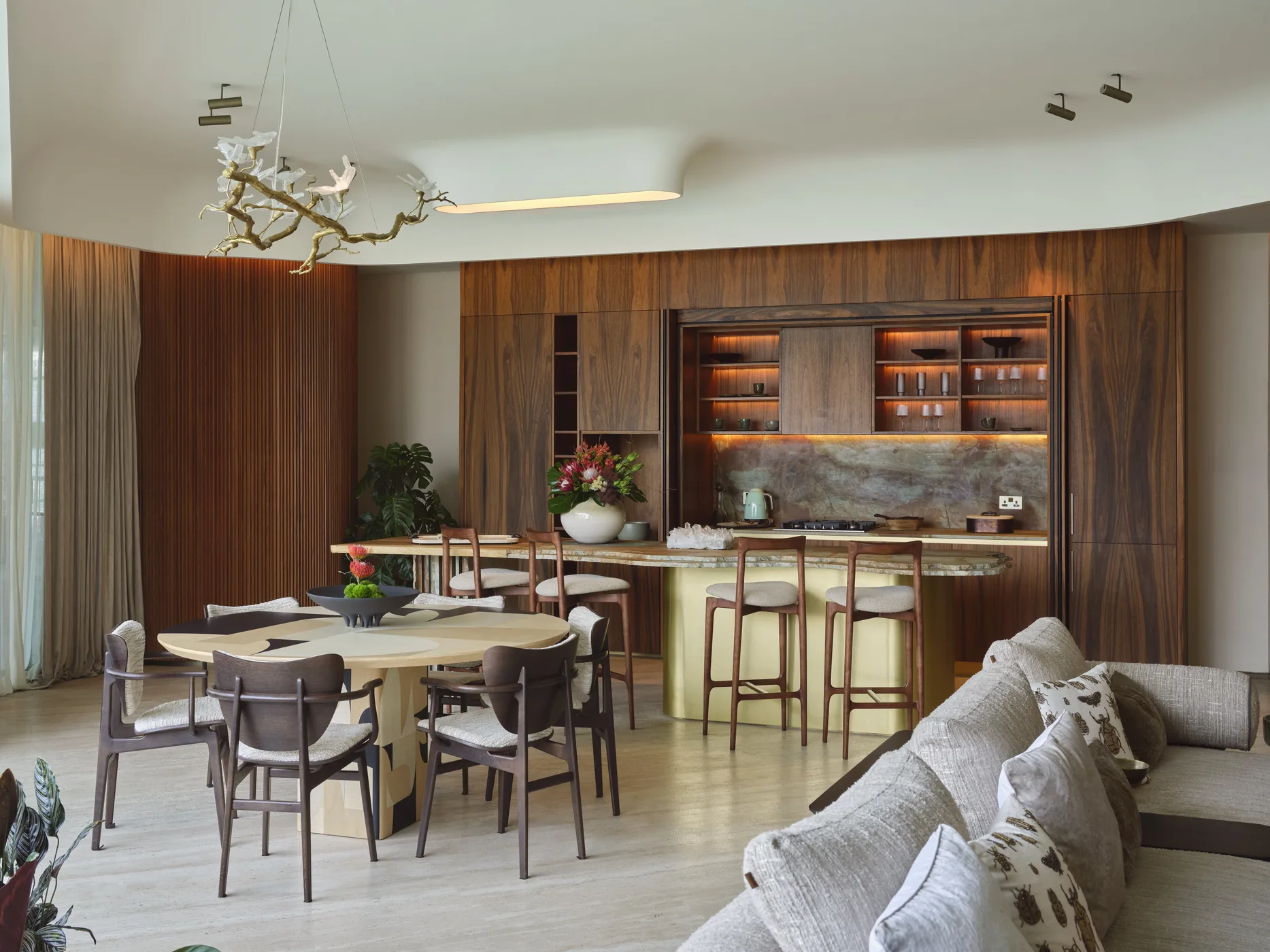 Kitchen & Dining