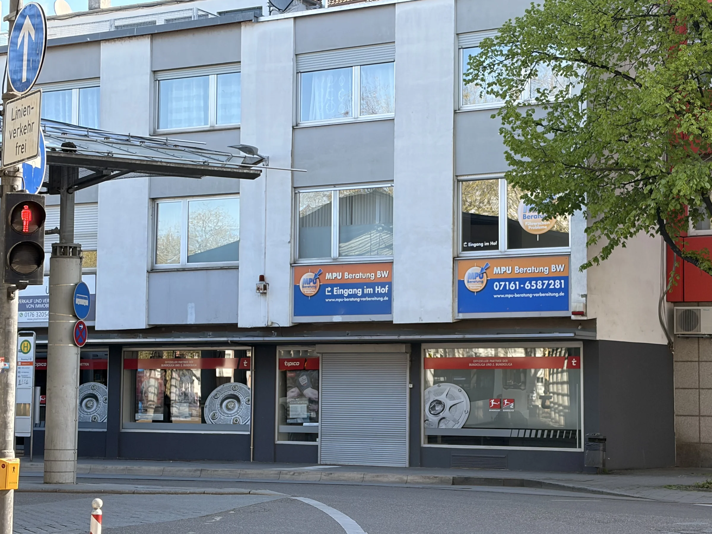 Gebäude der MPU-Beratung direkt am Busbahnhof Göppingen
