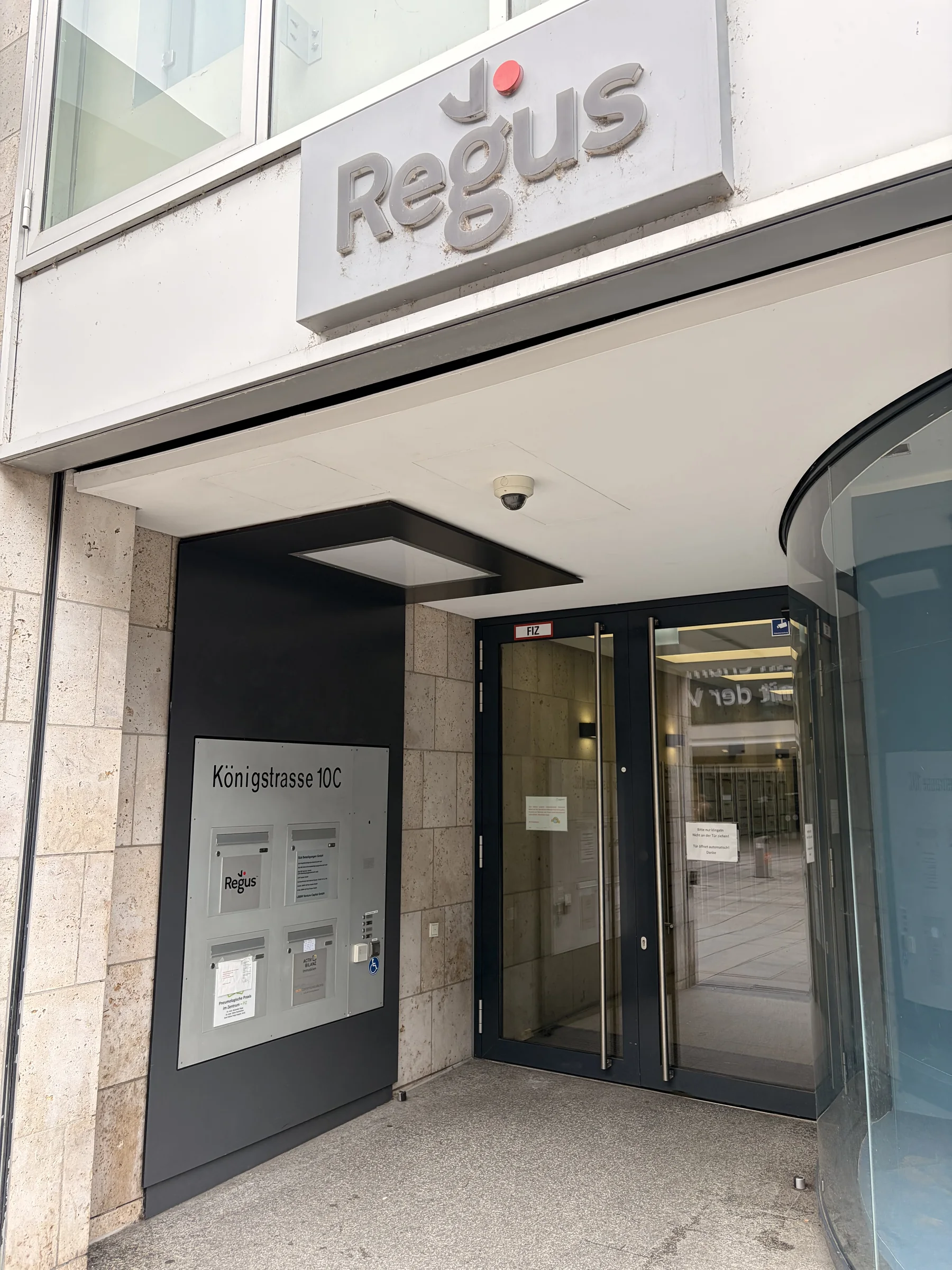 Eingang zum Regus Business Center in der Königstraße in Stuttgart