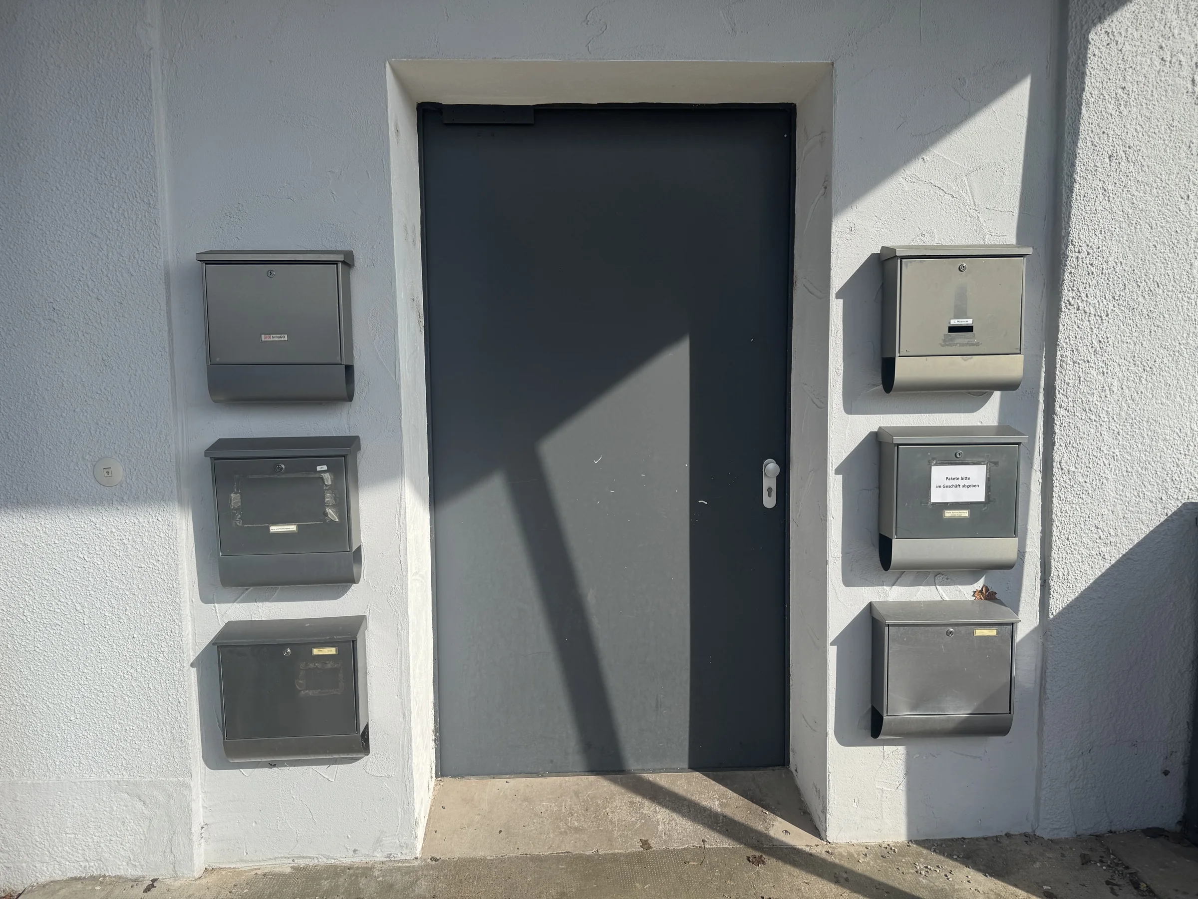 Ebenerdiger Eingang zur MPU-Beratung im Bahnhof Neuburg