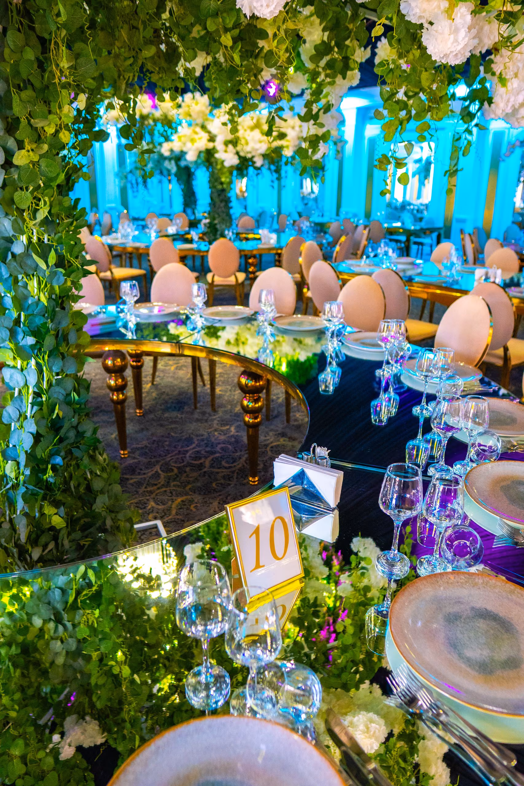 Pod de sticlă pe apă, Mariage D’or