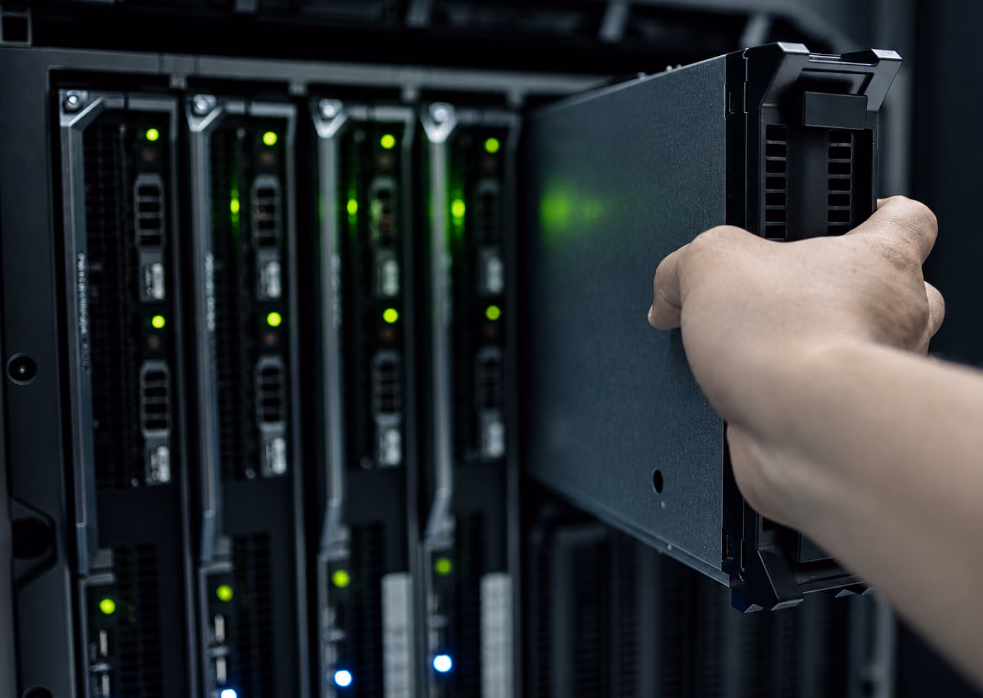 Servidor GPU en un rack de centro de datos, para ejecutar el procesamiento de GoodVision en su propia infraestructura
