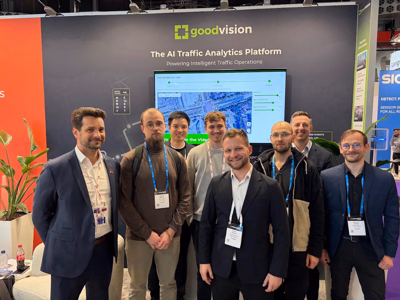 El equipo de GoodVision en un stand de feria presentando la plataforma de análisis de tráfico con IA