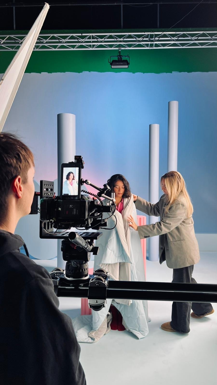 Cloudpillo BTS — acteursregie op de set