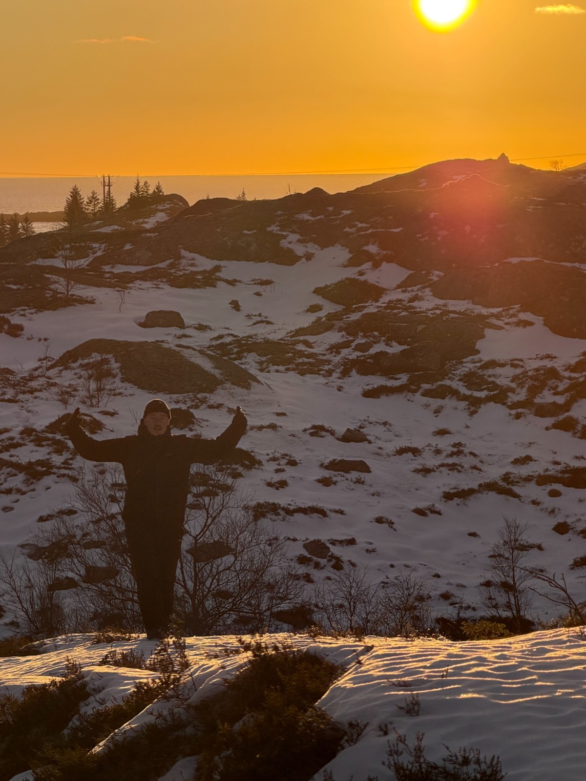 Lofoten BTS — onderweg in de sneeuw bij laag zonlicht