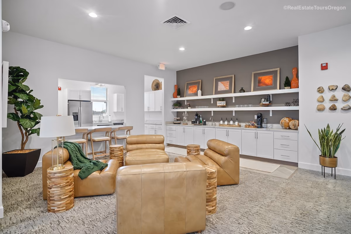 Clubhouse living space at Reserve at Hunters Ridge in Eugene, Oregon